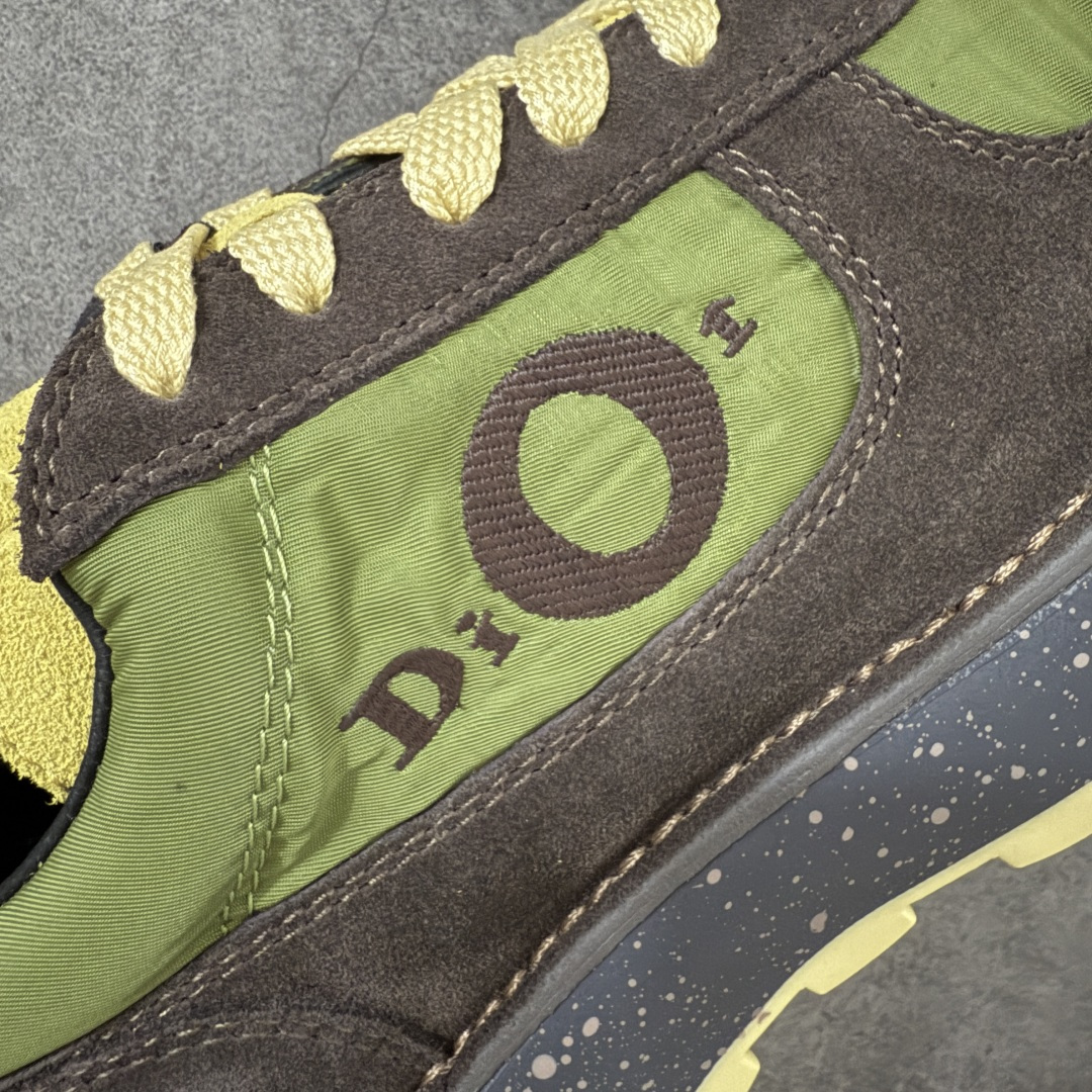 图片[4]-【佛山超A版】Dior 迪奥 Squash 系列低帮厚底休闲运动鞋 代购同渠道品质 高端零售 外贸充正专供 原版购入开发 ZP级全套包装 完美楦型 正确卡色 质感媲美原版 细节与原版一致 请注意区分市面通货材 这款乔纳森·安德森 (Jonathan Anderson) 精心设计的 Dior Squash 运动鞋采用鞋面外翻式缝合结构，展现鲜明的现代风范，既舒适又时尚，彰显 Dior 工坊精湛的鞋履制作工艺。柔软和透气的绒面牛皮革搭配经久耐用的尼龙和轻盈鞋底，舒适百搭的设计可为各式造型提升格调 配送精美包装 ▪️面料： 原版定制进口头层牛皮 ▪️内里：定制进口羊皮网里 ▪️鞋底：原版开模防滑橡胶材质 ▪️底厚：4CM ▪️尺码： 男款39-46-选品中心
