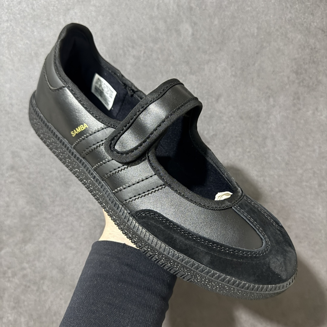图片[3]-特价【公司级】Adidas Samba Janes阿迪达斯玛丽珍款板鞋懒人一脚蹬运动鞋 Adidas Samba Janes采用皮革材质，Adidas Samba Janes的设计融合了经典与现代元素。它采用了玛丽珍鞋的特色设计，如鞋面上的扣带和环扣装饰，同时保留了Samba鞋的经典三道杠设计和橡胶大底。这款鞋的鞋型修长，中足偏窄，整体贴合感强，适合标准脚型和宽脚型的人群‌ 货号：KZ8175 尺码：35 36 36.5 37 38 38.5 39 40 40.5 41 42-选品中心