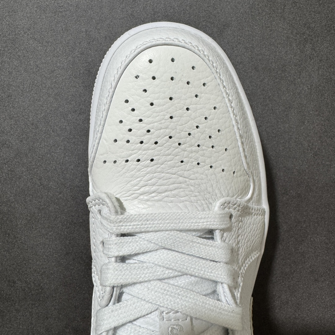 图片[8]-【H11纯原】Nike Air Jordan 1 Low SE AJ1 乔一 舒适贴合 防滑耐磨 低帮 复古篮球鞋 货号：CZ4776-100 尺码：36 36.5 37.5 38 38.5 39 40 40.5 41 42 42.5 43 44 45 46 #H11顶级纯原 纯原外贸平台特供订单 #全套原纸板楦头开发 #原厂特供材料配套加持 #确保原汁原味 完美呈现版型 #原档数据独家私模大底 #男女鞋同步官方开发至48.5 #原装进口轻量化鞋垫 #进口港宝加持 后跟自然饱满 还原公司包裹性 #鞋面采用原装数据贴合技术 #全方位贴合包裹脚型 #鞋跟部鞋底牵引设计 #提供强大的抓地性能 #更适应不同实战场地路面-选品中心