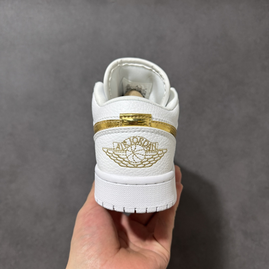 图片[4]-【H11纯原】Nike Air Jordan 1 Low SE AJ1 乔一 舒适贴合 防滑耐磨 低帮 复古篮球鞋 货号：CZ4776-100 尺码：36 36.5 37.5 38 38.5 39 40 40.5 41 42 42.5 43 44 45 46 #H11顶级纯原 纯原外贸平台特供订单 #全套原纸板楦头开发 #原厂特供材料配套加持 #确保原汁原味 完美呈现版型 #原档数据独家私模大底 #男女鞋同步官方开发至48.5 #原装进口轻量化鞋垫 #进口港宝加持 后跟自然饱满 还原公司包裹性 #鞋面采用原装数据贴合技术 #全方位贴合包裹脚型 #鞋跟部鞋底牵引设计 #提供强大的抓地性能 #更适应不同实战场地路面-选品中心