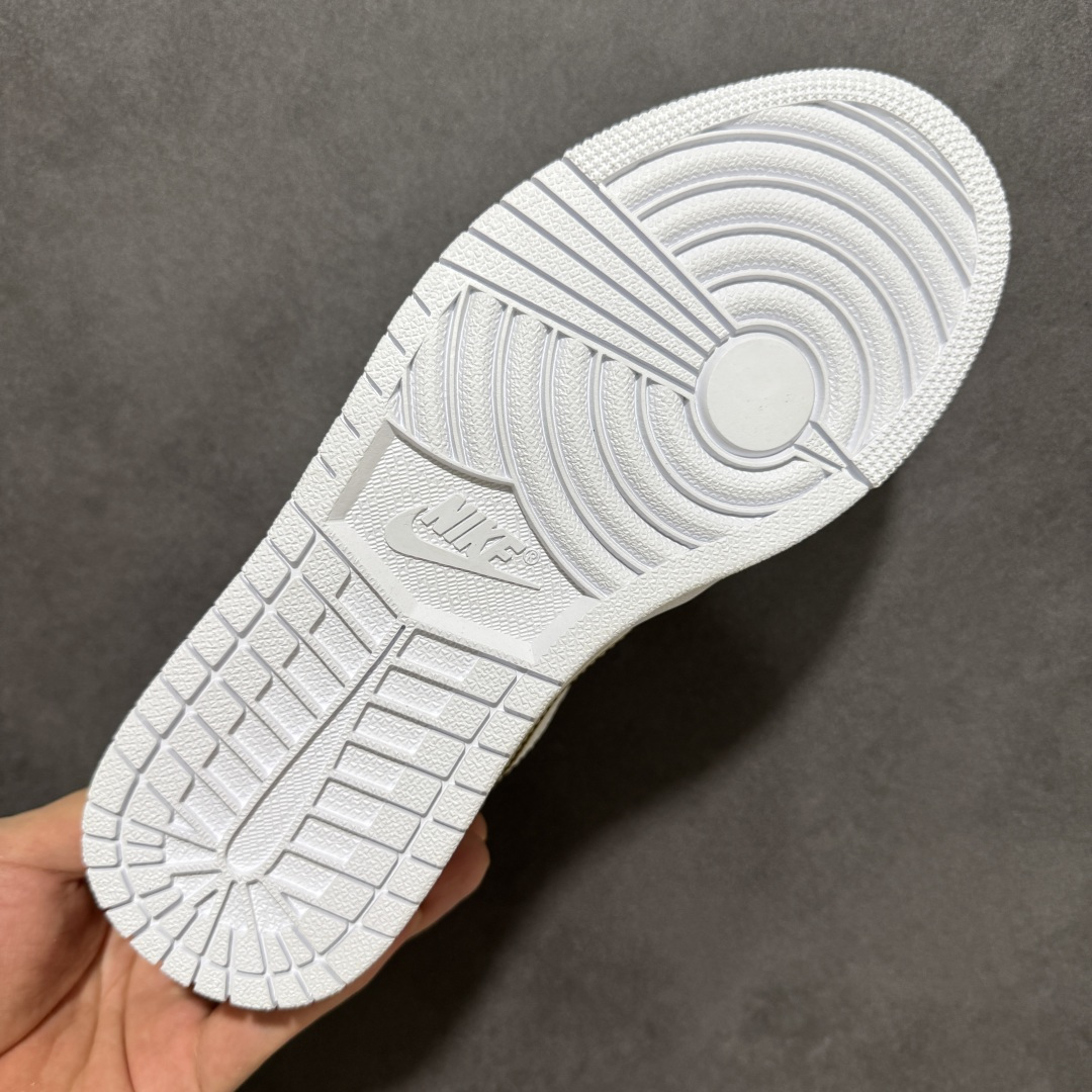 图片[9]-【H11纯原】Nike Air Jordan 1 Low SE AJ1 乔一 舒适贴合 防滑耐磨 低帮 复古篮球鞋 货号：CZ4776-100 尺码：36 36.5 37.5 38 38.5 39 40 40.5 41 42 42.5 43 44 45 46 #H11顶级纯原 纯原外贸平台特供订单 #全套原纸板楦头开发 #原厂特供材料配套加持 #确保原汁原味 完美呈现版型 #原档数据独家私模大底 #男女鞋同步官方开发至48.5 #原装进口轻量化鞋垫 #进口港宝加持 后跟自然饱满 还原公司包裹性 #鞋面采用原装数据贴合技术 #全方位贴合包裹脚型 #鞋跟部鞋底牵引设计 #提供强大的抓地性能 #更适应不同实战场地路面-选品中心
