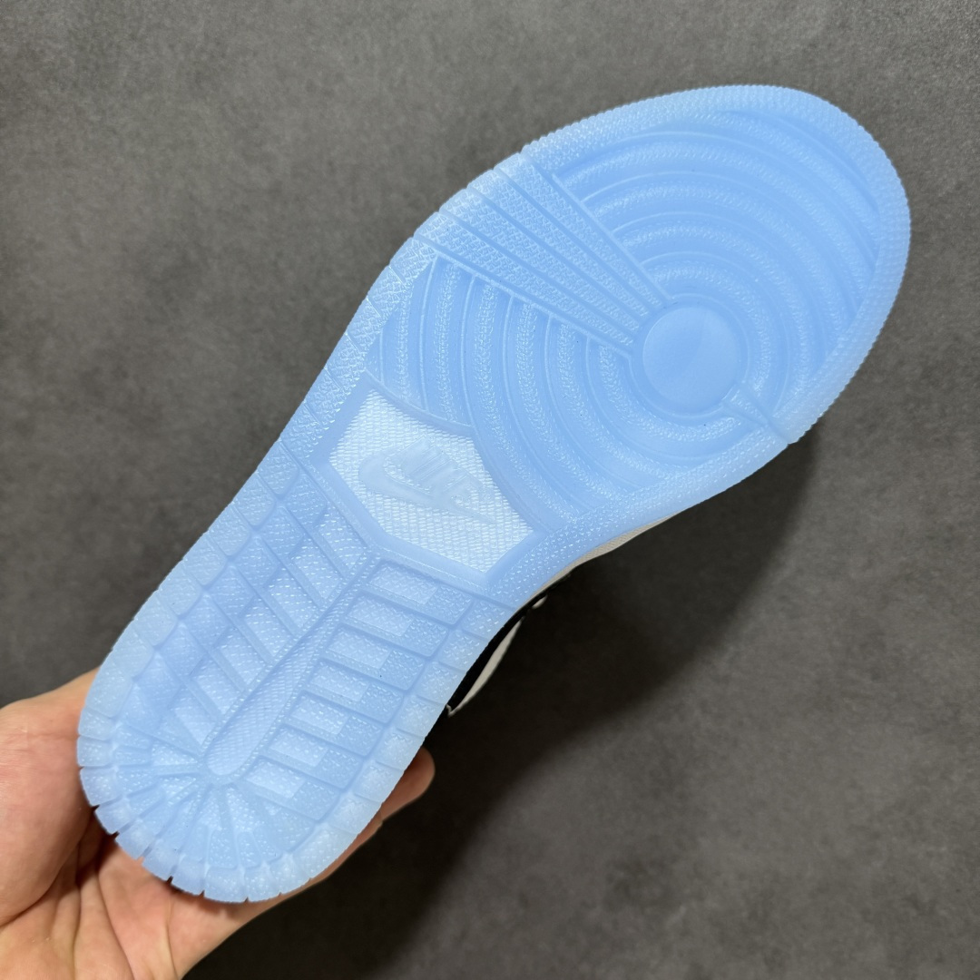 图片[9]-【H11纯原】Nike Air Jordan 1 Low SE AJ1 乔一 舒适贴合 防滑耐磨 低帮 复古篮球鞋 货号：DV1309-100 尺码：36 36.5 37.5 38 38.5 39 40 40.5 41 42 42.5 43 44 45 46 #H11顶级纯原 纯原外贸平台特供订单 #全套原纸板楦头开发 #原厂特供材料配套加持 #确保原汁原味 完美呈现版型 #原档数据独家私模大底 #男女鞋同步官方开发至48.5 #原装进口轻量化鞋垫 #进口港宝加持 后跟自然饱满 还原公司包裹性 #鞋面采用原装数据贴合技术 #全方位贴合包裹脚型 #鞋跟部鞋底牵引设计 #提供强大的抓地性能 #更适应不同实战场地路面-选品中心