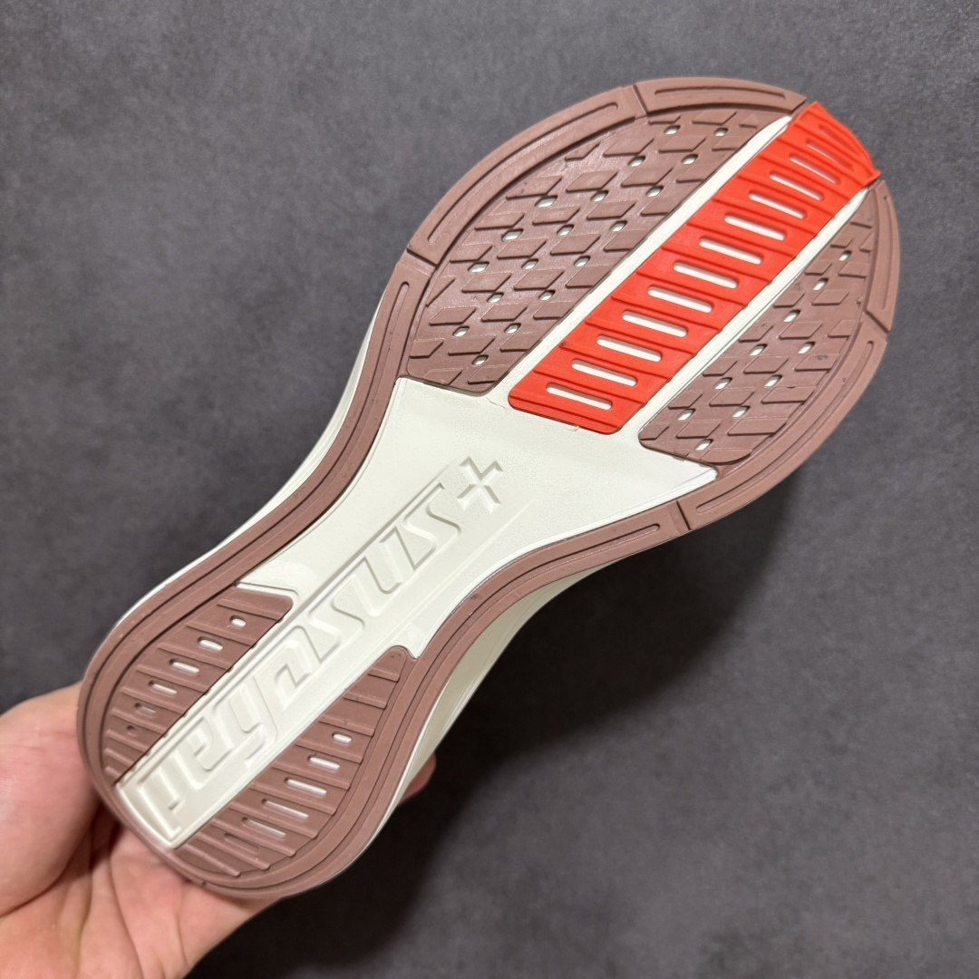 图片[9]-【公司级】Nike Air Zoom Pegasus Plus 耐克飞马加强版系列低帮马拉松休闲运动慢跑鞋 升级原楦原纸版数据开发 采用弹性 Flyknit 飞织鞋面材质 内里嵌入定型海绵 全掌型 ZoomX 泡绵中底 外置防滑耐磨橡胶底片 货号：IM2541-008 尺码：36 36.5 37.5 38 38.5 39 40 40.5 41 42 42.5 43 44 45-选品中心