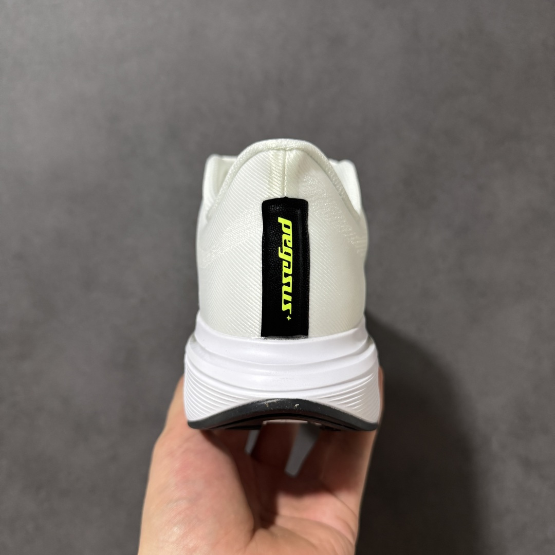 图片[4]-【公司级】Nike Air Zoom Pegasus Plus 耐克飞马加强版系列低帮马拉松休闲运动慢跑鞋 升级原楦原纸版数据开发 采用弹性 Flyknit 飞织鞋面材质 内里嵌入定型海绵 全掌型 ZoomX 泡绵中底 外置防滑耐磨橡胶底片 货号：IM2541-101 尺码：36 36.5 37.5 38 38.5 39 40 40.5 41 42 42.5 43 44 45-选品中心