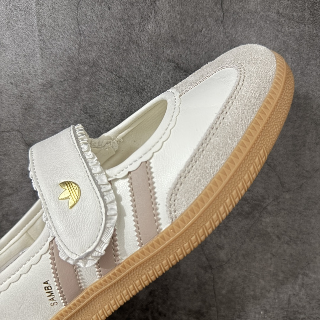 图片[6]-【纯原头层版】Adidas Samba Janes 玛丽珍板鞋懒人一脚蹬 全头层顶级纳帕皮 完美细节做工 Adidas Samba Janes采用皮革材质，Adidas Samba Janes的设计融合了经典与现代元素。它采用了玛丽珍鞋的特色设计，如鞋面上的扣带和环扣装饰，同时保留了Samba鞋的经典三道杠设计和橡胶大底。这款鞋的鞋型修长，中足偏窄，整体贴合感强，适合标准脚型和宽脚型的人群 货号：KH6230 尺码：36-41-选品中心
