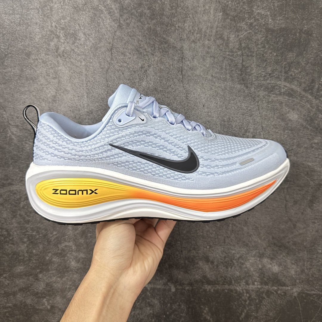 【公司级】Nike Vomero Plus 耐克 舒适减震防滑 低帮跑步鞋 全掌ReactX泡绵中底 前掌和后跟还配备了Air Zoom气垫单元 据说跑起来更快更舒适哦 这次最大的升级点 首次引入了ReactX泡绵 货号：HV8150-404 尺码：35 36 36.5 37.5 38 38.5 39 40 40.5 41 42 42.5 43 44 45 46 编码：FSB240250-选品中心