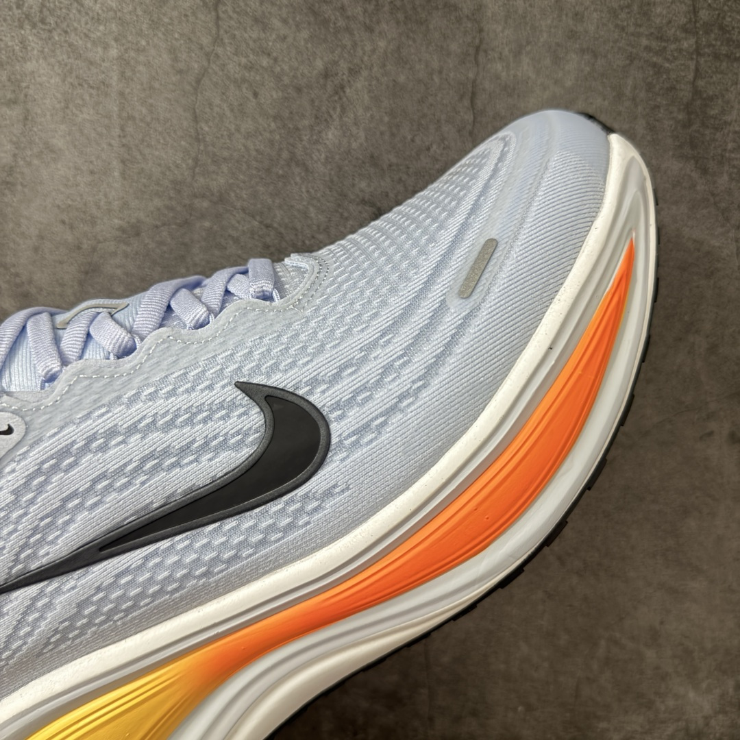 图片[6]-【公司级】Nike Vomero Plus 耐克 舒适减震防滑 低帮跑步鞋 全掌ReactX泡绵中底 前掌和后跟还配备了Air Zoom气垫单元 据说跑起来更快更舒适哦 这次最大的升级点 首次引入了ReactX泡绵 货号：HV8150-404 尺码：35 36 36.5 37.5 38 38.5 39 40 40.5 41 42 42.5 43 44 45 46 编码：FSB240250-选品中心