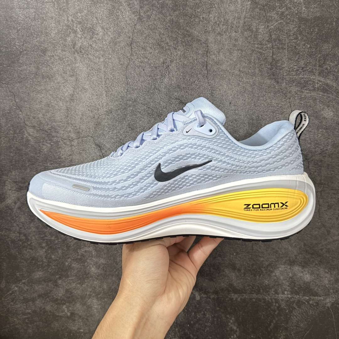 图片[2]-【公司级】Nike Vomero Plus 耐克 舒适减震防滑 低帮跑步鞋 全掌ReactX泡绵中底 前掌和后跟还配备了Air Zoom气垫单元 据说跑起来更快更舒适哦 这次最大的升级点 首次引入了ReactX泡绵 货号：HV8150-404 尺码：35 36 36.5 37.5 38 38.5 39 40 40.5 41 42 42.5 43 44 45 46 编码：FSB240250-选品中心