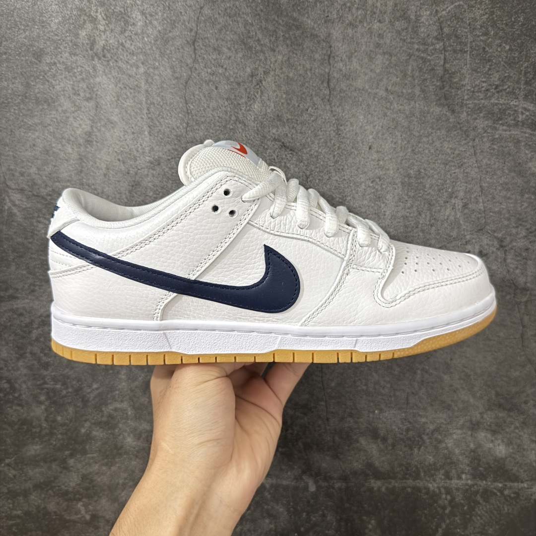 【N版纯原】Dunk SB Low White Gum白色蓝勾生胶底 CZ2249-100 纯原品质 无论清洁度 做工鞋型 用料 都是最高标准打造 原厂原档案开发，原盒原标，原厂头层皮料，官方原版设计，做工细节全方位比对原鞋。 尺码：35.5 36 36.5 37.5 38 38.5 39 40 40.5 41 42 42.5 43 44 44.5 45 46 47.5-选品中心