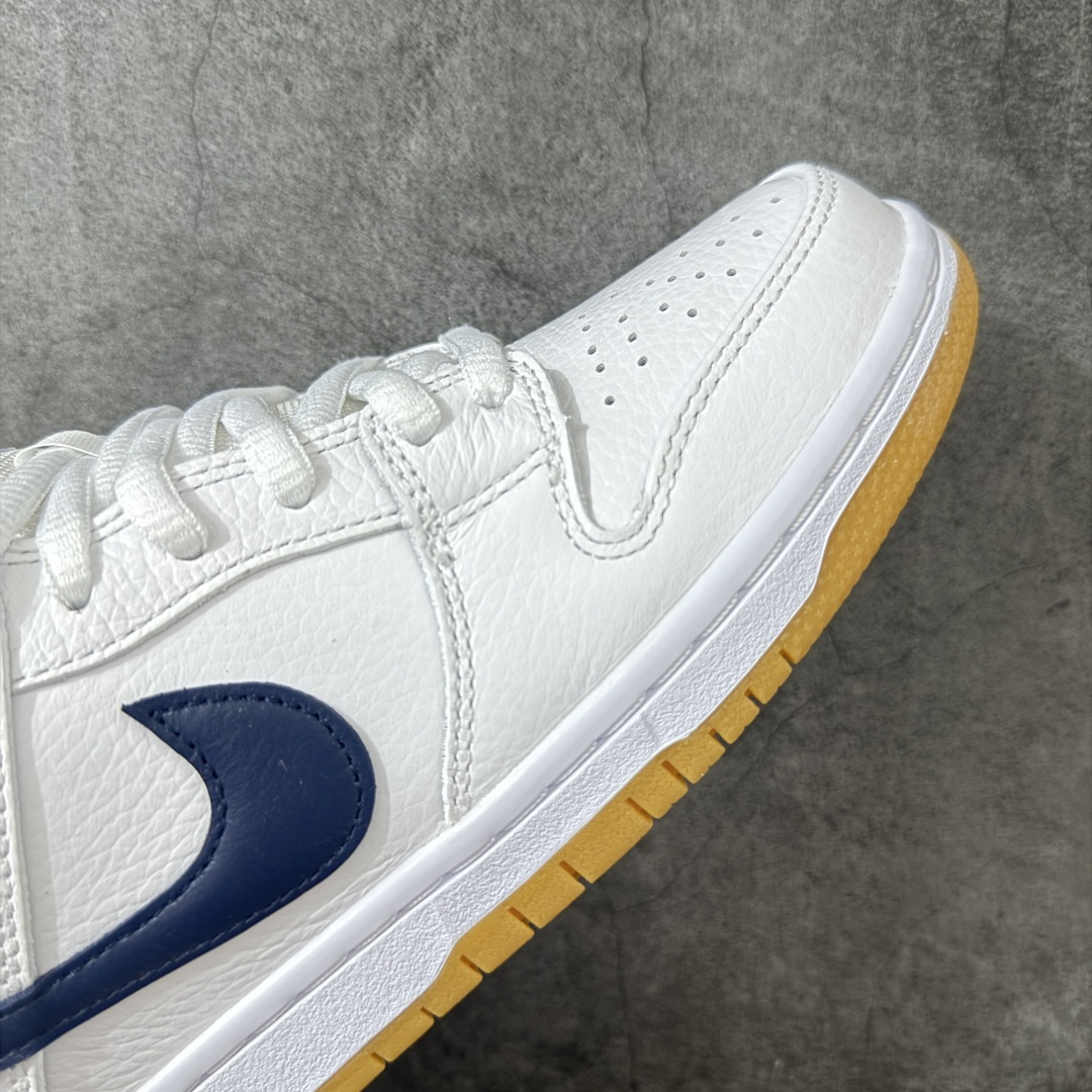 图片[6]-【N版纯原】Dunk SB Low White Gum白色蓝勾生胶底 CZ2249-100 纯原品质 无论清洁度 做工鞋型 用料 都是最高标准打造 原厂原档案开发，原盒原标，原厂头层皮料，官方原版设计，做工细节全方位比对原鞋。 尺码：35.5 36 36.5 37.5 38 38.5 39 40 40.5 41 42 42.5 43 44 44.5 45 46 47.5-选品中心