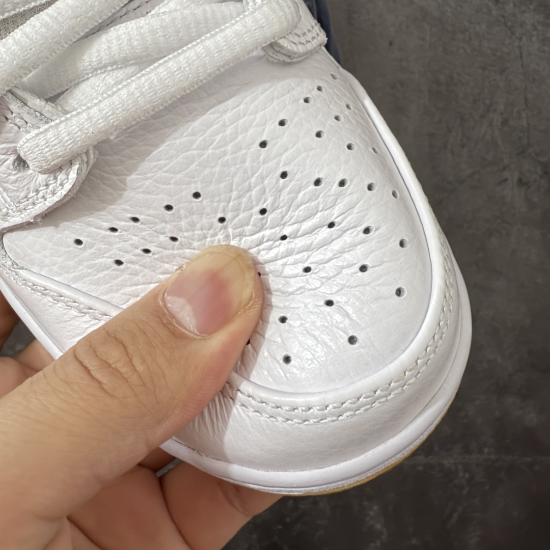 图片[4]-【N版纯原】Dunk SB Low White Gum白色蓝勾生胶底 CZ2249-100 纯原品质 无论清洁度 做工鞋型 用料 都是最高标准打造 原厂原档案开发，原盒原标，原厂头层皮料，官方原版设计，做工细节全方位比对原鞋。 尺码：35.5 36 36.5 37.5 38 38.5 39 40 40.5 41 42 42.5 43 44 44.5 45 46 47.5-选品中心