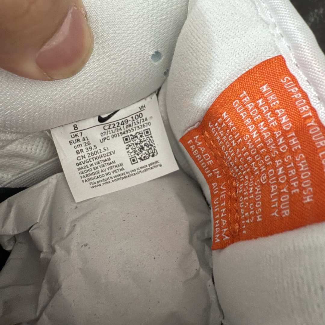 图片[6]-【N版纯原】Dunk SB Low White Gum白色蓝勾生胶底 CZ2249-100 纯原品质 无论清洁度 做工鞋型 用料 都是最高标准打造 原厂原档案开发，原盒原标，原厂头层皮料，官方原版设计，做工细节全方位比对原鞋。 尺码：35.5 36 36.5 37.5 38 38.5 39 40 40.5 41 42 42.5 43 44 44.5 45 46 47.5-选品中心