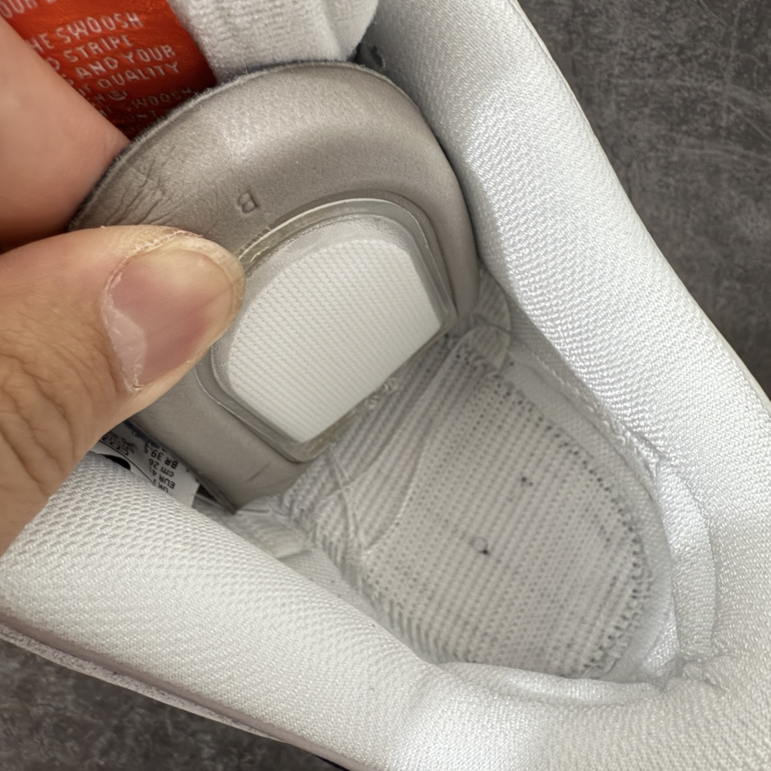 图片[8]-【N版纯原】Dunk SB Low White Gum白色蓝勾生胶底 CZ2249-100 纯原品质 无论清洁度 做工鞋型 用料 都是最高标准打造 原厂原档案开发，原盒原标，原厂头层皮料，官方原版设计，做工细节全方位比对原鞋。 尺码：35.5 36 36.5 37.5 38 38.5 39 40 40.5 41 42 42.5 43 44 44.5 45 46 47.5-选品中心