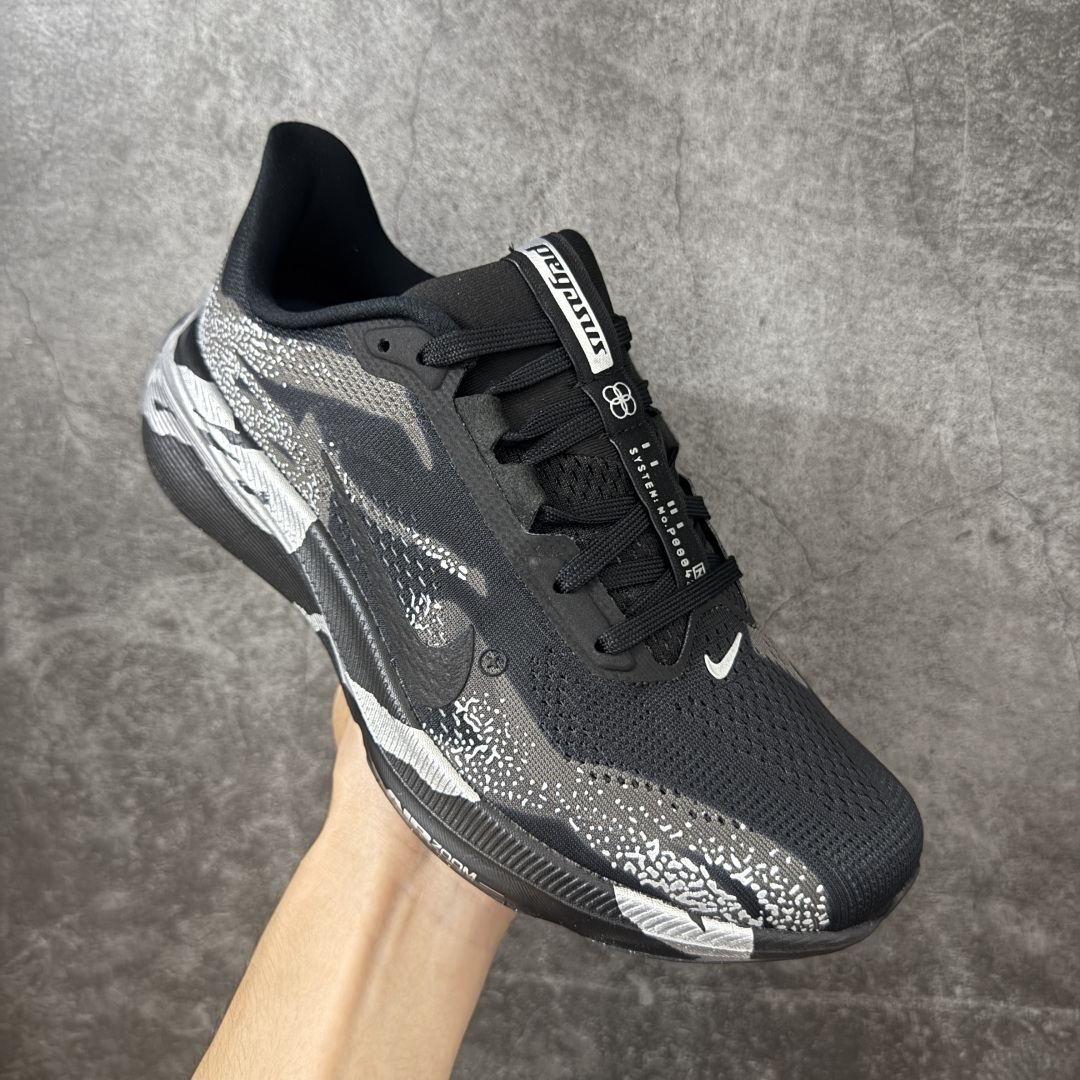 图片[3]-【RS纯原】Nike Air Zoom Pegasus 42 登月42代超级飞马系列马拉松跑步鞋 IQ3928-001 平台专供 充正品质 原材料打造 中底搭载前Zoom+全掌React配置 全部原鞋开发打造 所有细节全部同步原版 全新一代拥有 Zoom Air 一如既往的稳定感和流畅感 鞋面采用工程网眼设计 为特定高热区域营造出色透气性 进一步增加鞋面的穿孔数量 让足部能够快速散热 中足搭配 Flywire 飞线 在高速运动时营造舒适稳定的贴合感 内置Zoon气垫加持 动力十足！ 尺码： 36-46-选品中心