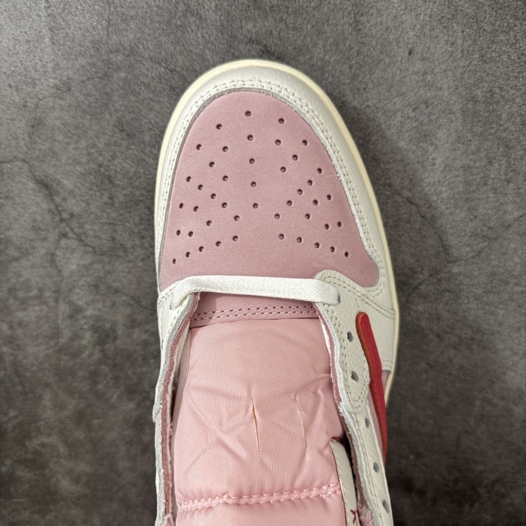 图片[5]-【原厂版】Air Jordan 1 x Travis Scott AJ1 x TS联名白粉红倒钩低帮 IQ7604-101 超级强悍品质 可对比市场各大纯原版本 专业aj大厂出品 对细节的把控毋庸置疑 材料也是用最接近原鞋的头层皮料 所有地方都没有做到减配 原厂鞋楦打造完美鞋型 整体鞋型以及后跟做的弧度做的非常好 鞋带为原厂打蜡鞋带 粗细程度同步原鞋 裁片清洁度到位 无明显瑕疵毛边 免修产品 正确针车 该重针 该有尖角的地方都有做到 鞋价格非常香 转手可闭眼卖高价 到手各位就知道货有多好 绝对秒杀一切同价格货品 尺码：36-47.5-选品中心
