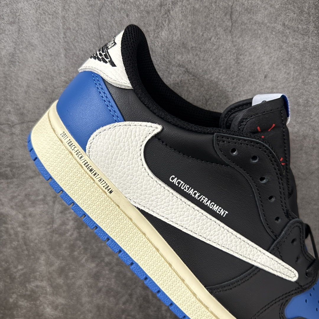 图片[7]-【纯原KZ版】Travis Scott x Air Jordan AJ1 Low OG SP TS联名倒钩低帮 黑蓝白倒钩定制款 DM7866-014 知名大厂出品 纯原高版本 产品品控稳定性领先行业 各方面均可对飙市面通货版 SZ原厂全套原楦原纸板冲刀磨具开发 原厂皮料加持 原厂港宝加持定型后跟R度完美 同源原厂电绣 鬼脸飞翼针数密度立体效果一致 百分百一致原鞋 原厂拉帮工艺 针距密度一致 后跟弧度收口自然不对折 极致一眼正品既视感 进口玻璃冲刀皮料裁剪零毛边 全鞋电脑针车工艺 品控清洁度最高QC检验标准 免检产品 原厂订购鞋盒、鞋标、防尘纸、鞋撑、鞋带 追求极致的原厂味道！ 尺码：36-47.5-选品中心