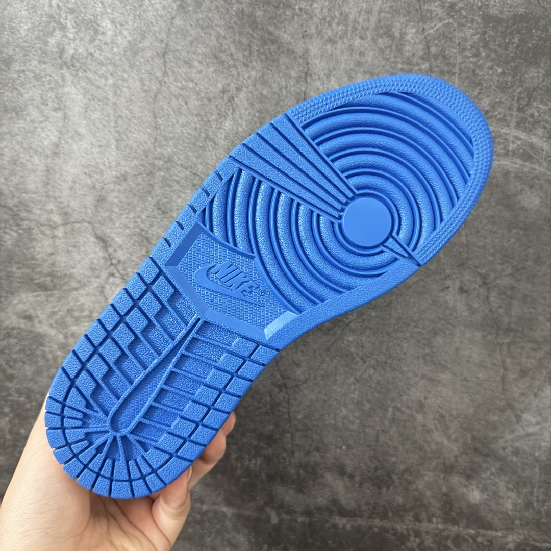 图片[9]-【纯原KZ版】Travis Scott x Air Jordan AJ1 Low OG SP TS联名倒钩低帮 黑蓝白倒钩定制款 DM7866-014 知名大厂出品 纯原高版本 产品品控稳定性领先行业 各方面均可对飙市面通货版 SZ原厂全套原楦原纸板冲刀磨具开发 原厂皮料加持 原厂港宝加持定型后跟R度完美 同源原厂电绣 鬼脸飞翼针数密度立体效果一致 百分百一致原鞋 原厂拉帮工艺 针距密度一致 后跟弧度收口自然不对折 极致一眼正品既视感 进口玻璃冲刀皮料裁剪零毛边 全鞋电脑针车工艺 品控清洁度最高QC检验标准 免检产品 原厂订购鞋盒、鞋标、防尘纸、鞋撑、鞋带 追求极致的原厂味道！ 尺码：36-47.5-选品中心