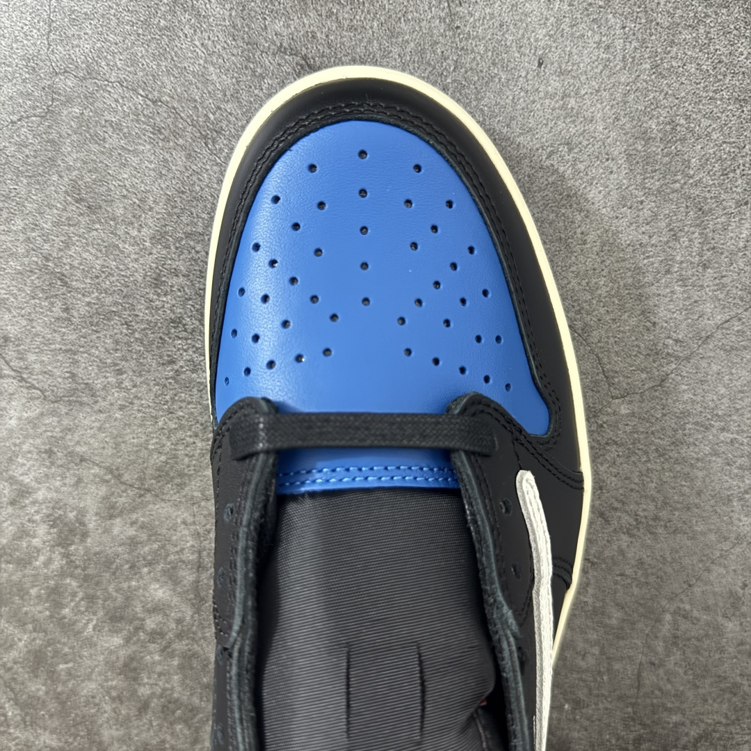 图片[5]-【纯原KZ版】Travis Scott x Air Jordan AJ1 Low OG SP TS联名倒钩低帮 黑蓝白倒钩定制款 DM7866-014 知名大厂出品 纯原高版本 产品品控稳定性领先行业 各方面均可对飙市面通货版 SZ原厂全套原楦原纸板冲刀磨具开发 原厂皮料加持 原厂港宝加持定型后跟R度完美 同源原厂电绣 鬼脸飞翼针数密度立体效果一致 百分百一致原鞋 原厂拉帮工艺 针距密度一致 后跟弧度收口自然不对折 极致一眼正品既视感 进口玻璃冲刀皮料裁剪零毛边 全鞋电脑针车工艺 品控清洁度最高QC检验标准 免检产品 原厂订购鞋盒、鞋标、防尘纸、鞋撑、鞋带 追求极致的原厂味道！ 尺码：36-47.5-选品中心