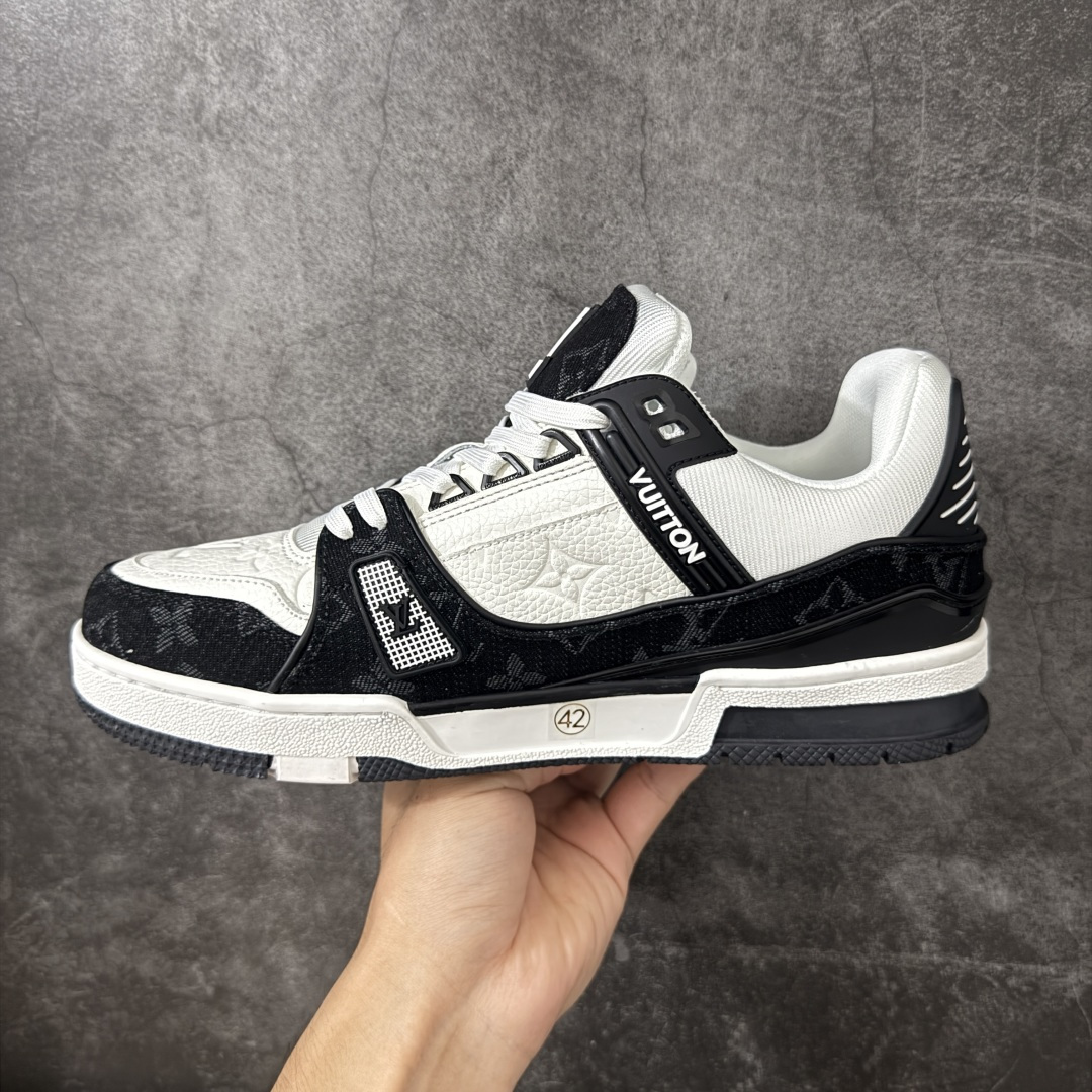 图片[2]-【OK版本】LV Trainer 白黑牛仔 双层飞机礼盒 中端品质 价格超值不杀猪 产 工厂长期补货 原版购入开发打造 超高还原度 空胶工艺 各细节到位 正确牛仔布料无色差 图案对版对位 细节 版型全都没毛病 正确鞋垫 中端零售 品质见实拍 无需过多文案赘述！ 尺码：35 36 37 38 39 40 41 42 43 44 45 46-选品中心