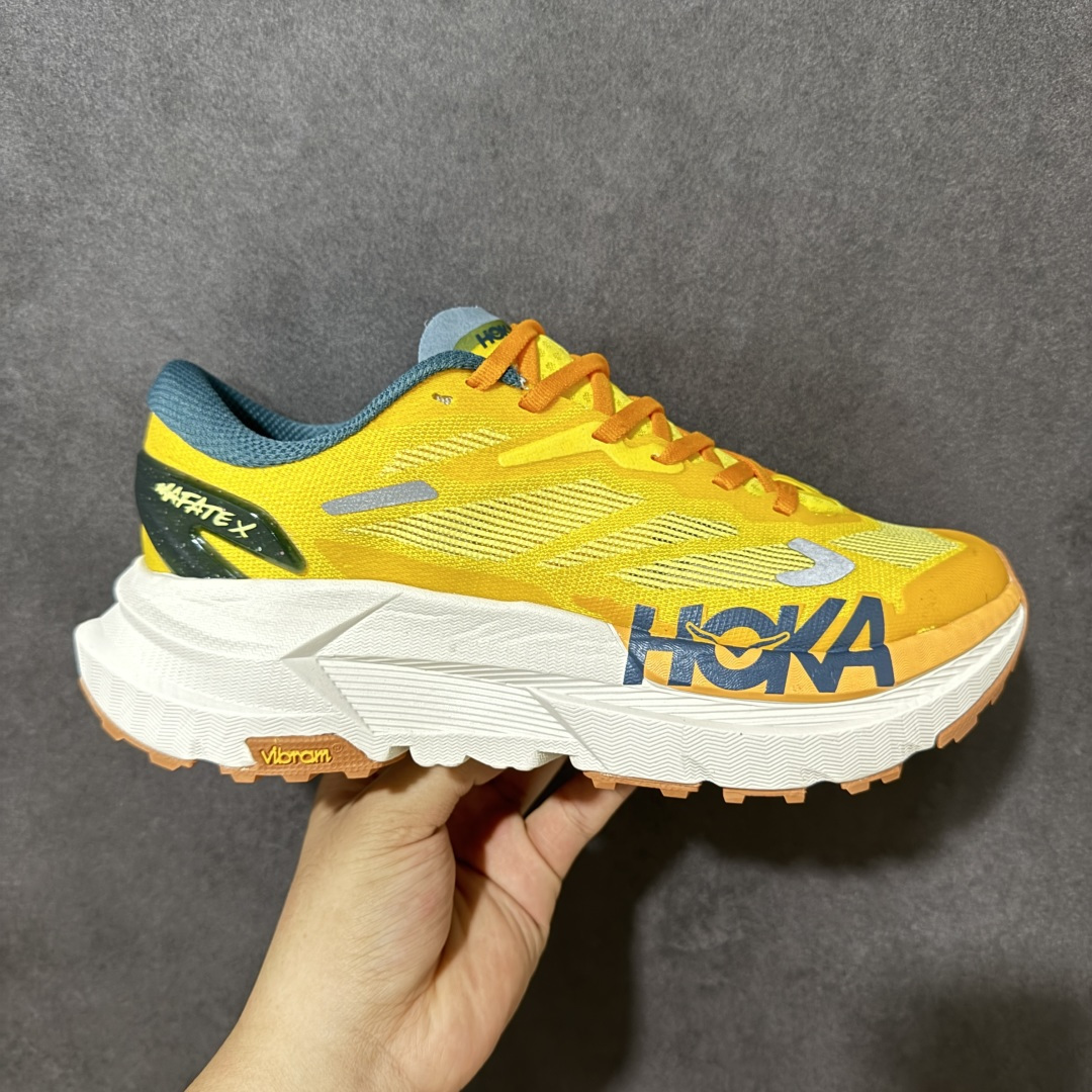 【公司级】Hoka Mafate Speed X 马法特厚底轻量山地跑步鞋 1161990 ZTM  #超轻量中底全部用料过3C认证！ 滚动平衡科技减少33%能量消耗 ！外底韧弹感十足的EVA泡绵，结合Vibram橡胶大底，性能稳定输出，无论是平时穿着还是在潮湿的梅雨季节跑步，都是非常优秀的搭配。  尺码：36 36.5 37 38 38.5 39 40 40.5 41 42 42.5 43 44 45-选品中心