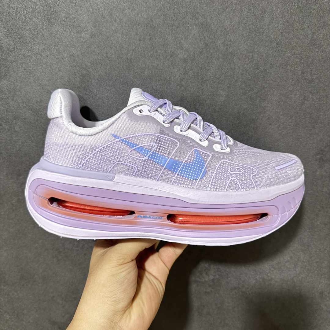 【YS版本】Nike VOMERO PREMIUM 耐克 舒适减震防滑 低帮跑步鞋 全掌ReactX泡绵中底 前掌和后跟还配备了Air Zoom气垫单元 据说跑起来更快更舒适哦 这次最大的升级点 首次引入了ReactX泡绵 货号：HM5973-503 尺码：36 36.5 37.5 38 38.5 39 40 40.5 41 42 42.5 43 44 45 46-选品中心