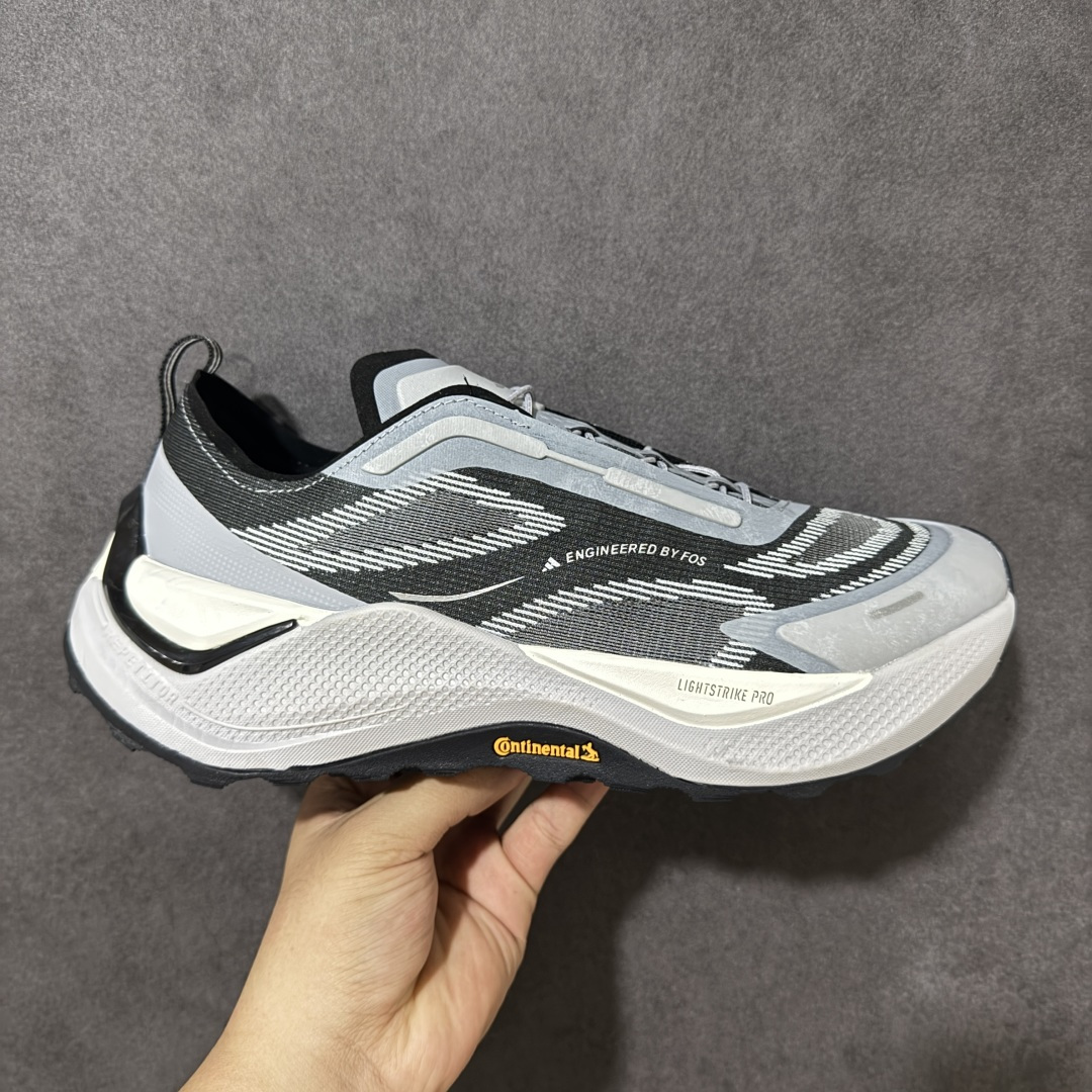 【公司级】Adidas Holo Peak 阿迪达斯 防滑运动 舒适贴合 低帮越野跑鞋 城市机能风穿搭，机能感拉满，百搭好看，通透网面+流线型设计，Lightstrike Pro中底轻量化，久走不易笨重，马牌橡胶大底抓地稳定，鞋带采用珠链鞋带，快速锁扣穿脱方便。 货号：KI1525 尺码：36 36.5 37 38 38.5 39 40 40.5 41 42 42.5 43 44 45-选品中心