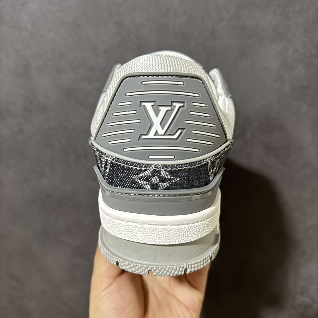 图片[4]-【OK版本】LV Trainer 白灰牛仔 双层飞机礼盒 中端品质 价格超值不杀猪 产 工厂长期补货 原版购入开发打造 超高还原度 空胶工艺 各细节到位 正确牛仔布料无色差 图案对版对位 细节 版型全都没毛病 正确鞋垫 中端零售 品质见实拍 无需过多文案赘述！ 尺码：35 36 37 38 39 40 41 42 43 44 45 46-选品中心