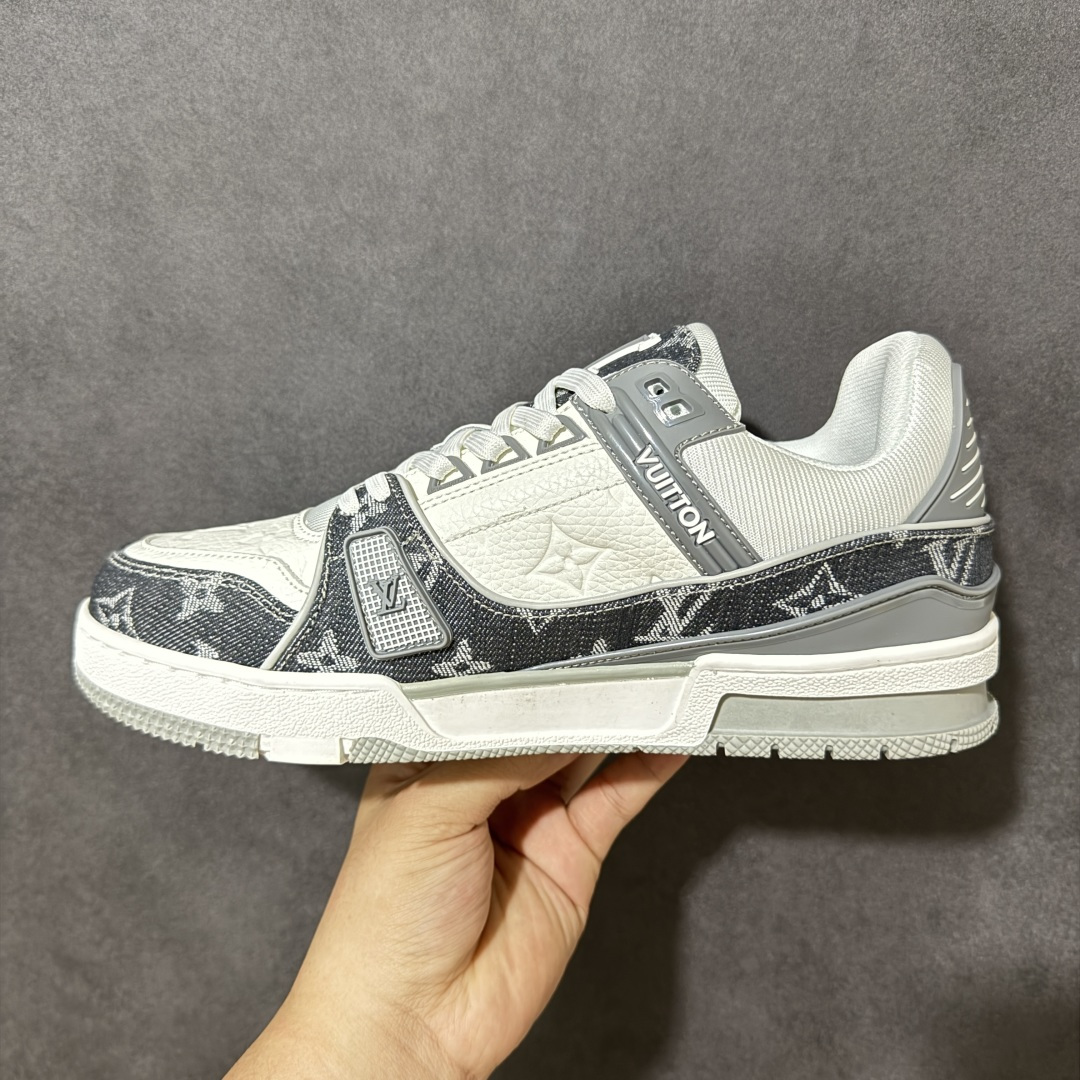 图片[2]-【OK版本】LV Trainer 白灰牛仔 双层飞机礼盒 中端品质 价格超值不杀猪 产 工厂长期补货 原版购入开发打造 超高还原度 空胶工艺 各细节到位 正确牛仔布料无色差 图案对版对位 细节 版型全都没毛病 正确鞋垫 中端零售 品质见实拍 无需过多文案赘述！ 尺码：35 36 37 38 39 40 41 42 43 44 45 46-选品中心
