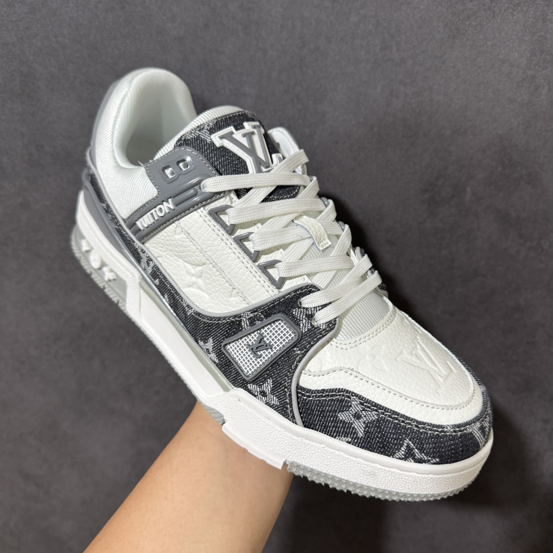 图片[3]-【OK版本】LV Trainer 白灰牛仔 双层飞机礼盒 中端品质 价格超值不杀猪 产 工厂长期补货 原版购入开发打造 超高还原度 空胶工艺 各细节到位 正确牛仔布料无色差 图案对版对位 细节 版型全都没毛病 正确鞋垫 中端零售 品质见实拍 无需过多文案赘述！ 尺码：35 36 37 38 39 40 41 42 43 44 45 46-选品中心