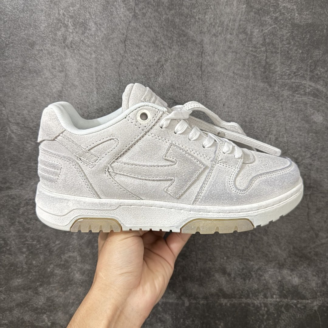【原厂版】OFF-WHITE Out Of Office OW低帮时尚板鞋 白黑 全新版本 大厂出货 全头层软质皮料 质感满分💯 细节描述市场货 配件齐全 杨幂同款 由经典配色打造 箭头符号、ZipTie 标签、1ogo印花等经典元素皆在此呈现 让人一眼明了 Off-White 的潮流身份 单品以黑白配色皮质制成 饰有品牌标志性 zip Tie 束线带吊牌 侧面饰有 Arrows 图案 展现出品牌对街头风格的偏爱 原厂原档案开发 原盒原标原厂头层皮料 官方原版设计 做工细节全方位对比原鞋 尺码：35 36 37 38 39 40 41 42 43 44 45 46 47-选品中心