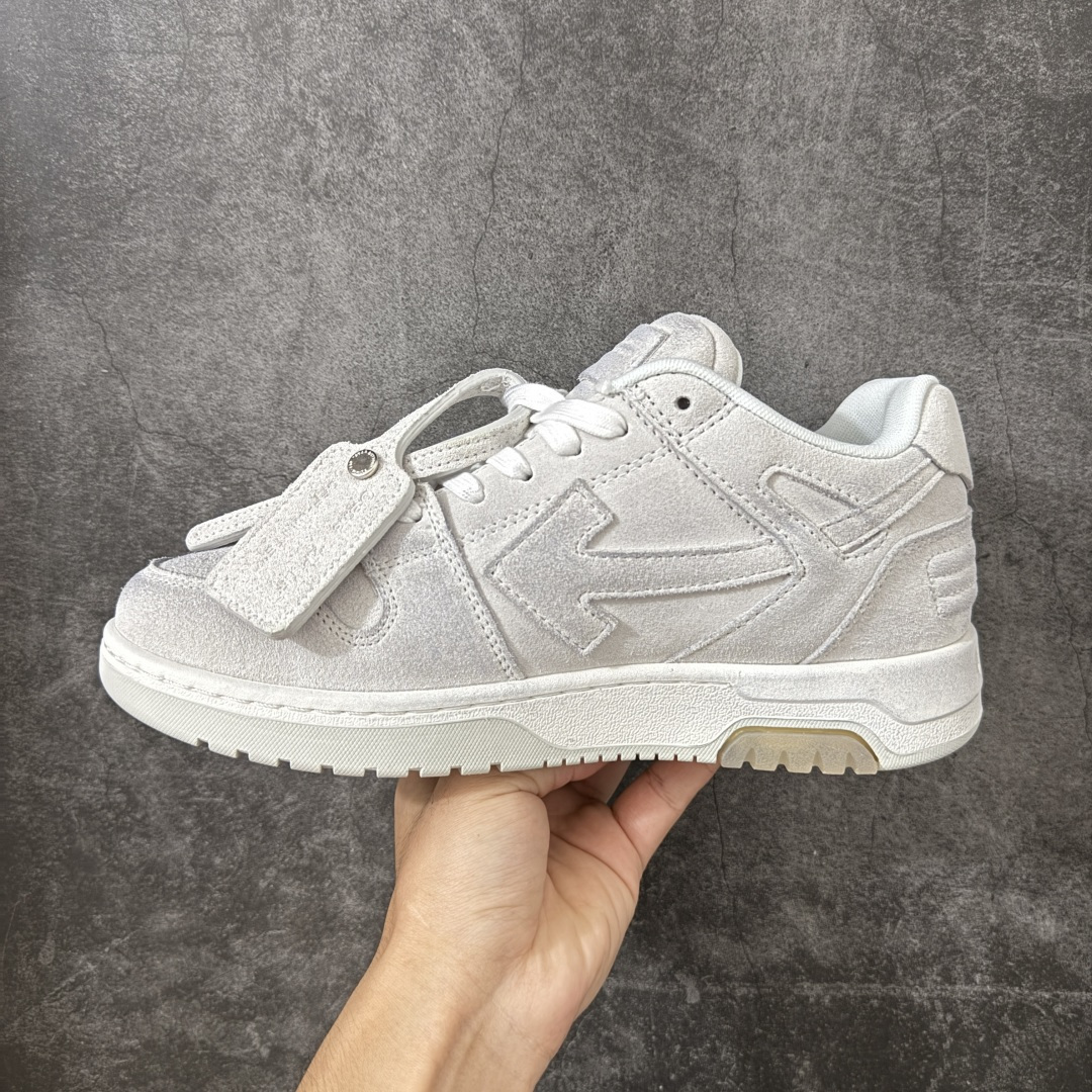图片[2]-【原厂版】OFF-WHITE Out Of Office OW低帮时尚板鞋 白黑 全新版本 大厂出货 全头层软质皮料 质感满分💯 细节描述市场货 配件齐全 杨幂同款 由经典配色打造 箭头符号、ZipTie 标签、1ogo印花等经典元素皆在此呈现 让人一眼明了 Off-White 的潮流身份 单品以黑白配色皮质制成 饰有品牌标志性 zip Tie 束线带吊牌 侧面饰有 Arrows 图案 展现出品牌对街头风格的偏爱 原厂原档案开发 原盒原标原厂头层皮料 官方原版设计 做工细节全方位对比原鞋 尺码：35 36 37 38 39 40 41 42 43 44 45 46 47-选品中心
