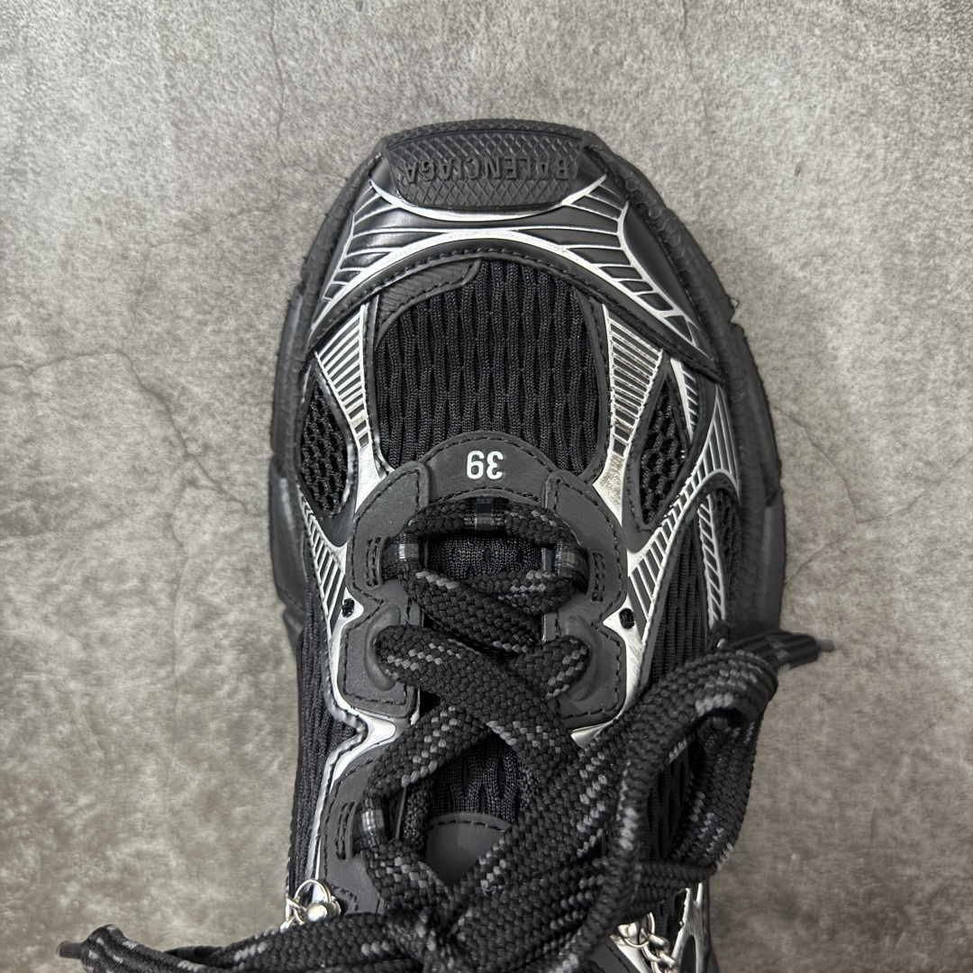 图片[5]-【XA版本】BALENCIAGA 3XL Sneakers 链扣配饰 巴黎世家十代网布系带低帮走秀复古老爹鞋 全套原纸板楦头开发 最原汁原味的灵魂版型 全鞋荧光划线卡点 胶水把控整洁度追求极致完美 每一双都是工艺品 多重QC质检 超越公司货的品控标准 实实在在的免检产品 原盒原配 正确字体电绣 粗细、位置、大小正确 侧边TPU 透气孔匹配意产原版 正确分离大底 TPU软底 原版一致大底LOGO 立体感十足 原厂皮料水洗做旧 采购原厂网纱 不含皮革 网布材料和聚氨酯 磨损效果 鞋头边缘和后帮 Balenciaga 徽标 鞋面和后跟凸印尺码 鞋舌 3XL 橡胶品牌标识和反光细节 鞋帮拉袢和鞋舌拉祥 配反光细节 备用鞋带在鞋履前侧 可在穿着前取下 便于不同造型搭配 偏大一码 尺码：35-46-选品中心
