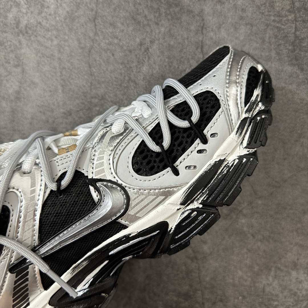 图片[6]-【手绘定制版】Nike V5 RNR 手工绘制恶作剧涂鸦 复古做旧 解构绑带 舒适百搭防滑耐磨 低帮跑步鞋 此款为人工手绘定制图案 原版基于Nike RNR 修改款 加以创意定制 完美品质做工 个性十足 原厂原档案数据开发 原盒包装 舒适有型适合日常穿着 该鞋款延续千禧年经典设计搭载泡绵中底厚实而轻盈 匠心细节巧搭立体耐克勾标志焕新演绎复古跑鞋 货号：HJ5228-102 尺码：36-45带半码-选品中心