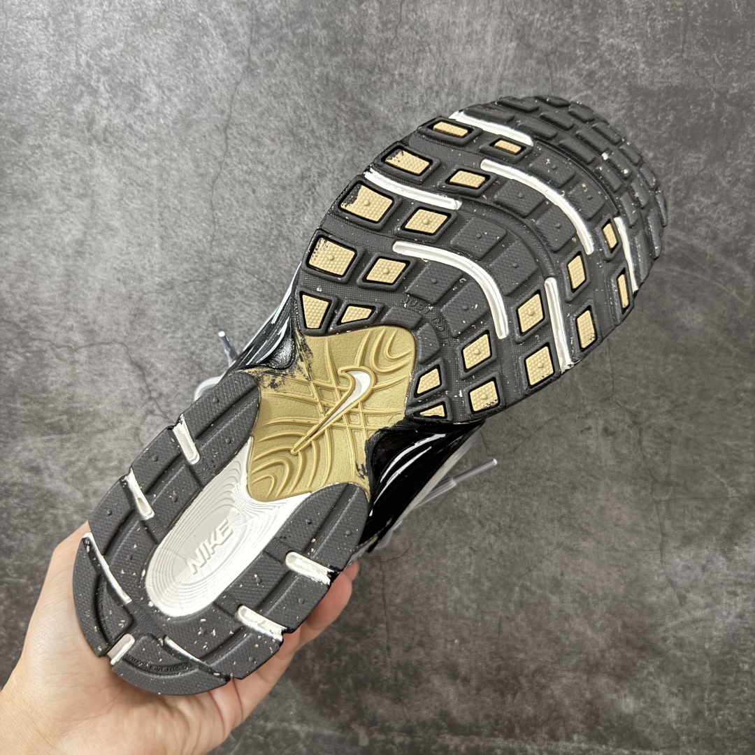 图片[9]-【手绘定制版】Nike V5 RNR 手工绘制恶作剧涂鸦 复古做旧 解构绑带 舒适百搭防滑耐磨 低帮跑步鞋 此款为人工手绘定制图案 原版基于Nike RNR 修改款 加以创意定制 完美品质做工 个性十足 原厂原档案数据开发 原盒包装 舒适有型适合日常穿着 该鞋款延续千禧年经典设计搭载泡绵中底厚实而轻盈 匠心细节巧搭立体耐克勾标志焕新演绎复古跑鞋 货号：HJ5228-102 尺码：36-45带半码-选品中心