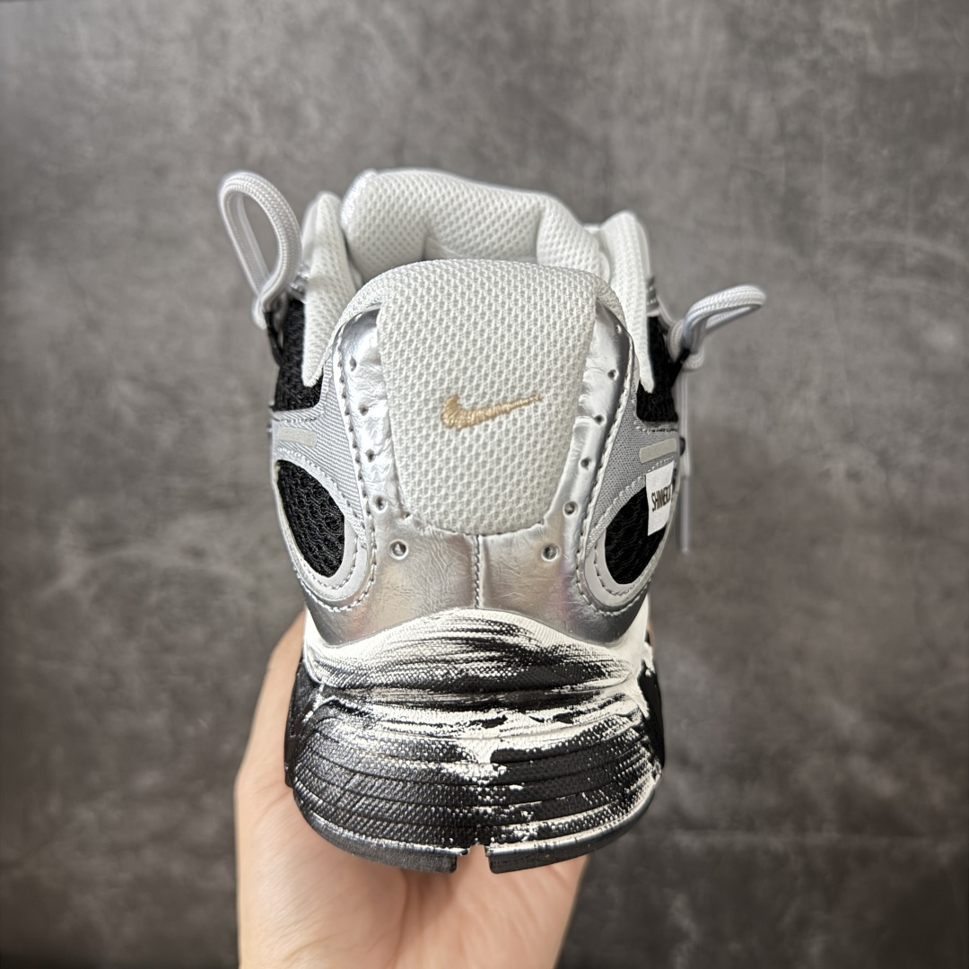 图片[4]-【手绘定制版】Nike V5 RNR 手工绘制恶作剧涂鸦 复古做旧 解构绑带 舒适百搭防滑耐磨 低帮跑步鞋 此款为人工手绘定制图案 原版基于Nike RNR 修改款 加以创意定制 完美品质做工 个性十足 原厂原档案数据开发 原盒包装 舒适有型适合日常穿着 该鞋款延续千禧年经典设计搭载泡绵中底厚实而轻盈 匠心细节巧搭立体耐克勾标志焕新演绎复古跑鞋 货号：HJ5228-102 尺码：36-45带半码-选品中心