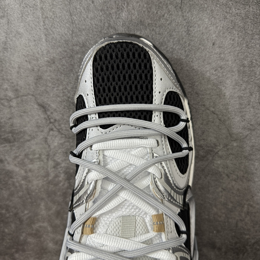 图片[5]-【手绘定制版】Nike V5 RNR 手工绘制恶作剧涂鸦 复古做旧 解构绑带 舒适百搭防滑耐磨 低帮跑步鞋 此款为人工手绘定制图案 原版基于Nike RNR 修改款 加以创意定制 完美品质做工 个性十足 原厂原档案数据开发 原盒包装 舒适有型适合日常穿着 该鞋款延续千禧年经典设计搭载泡绵中底厚实而轻盈 匠心细节巧搭立体耐克勾标志焕新演绎复古跑鞋 货号：HJ5228-102 尺码：36-45带半码-选品中心