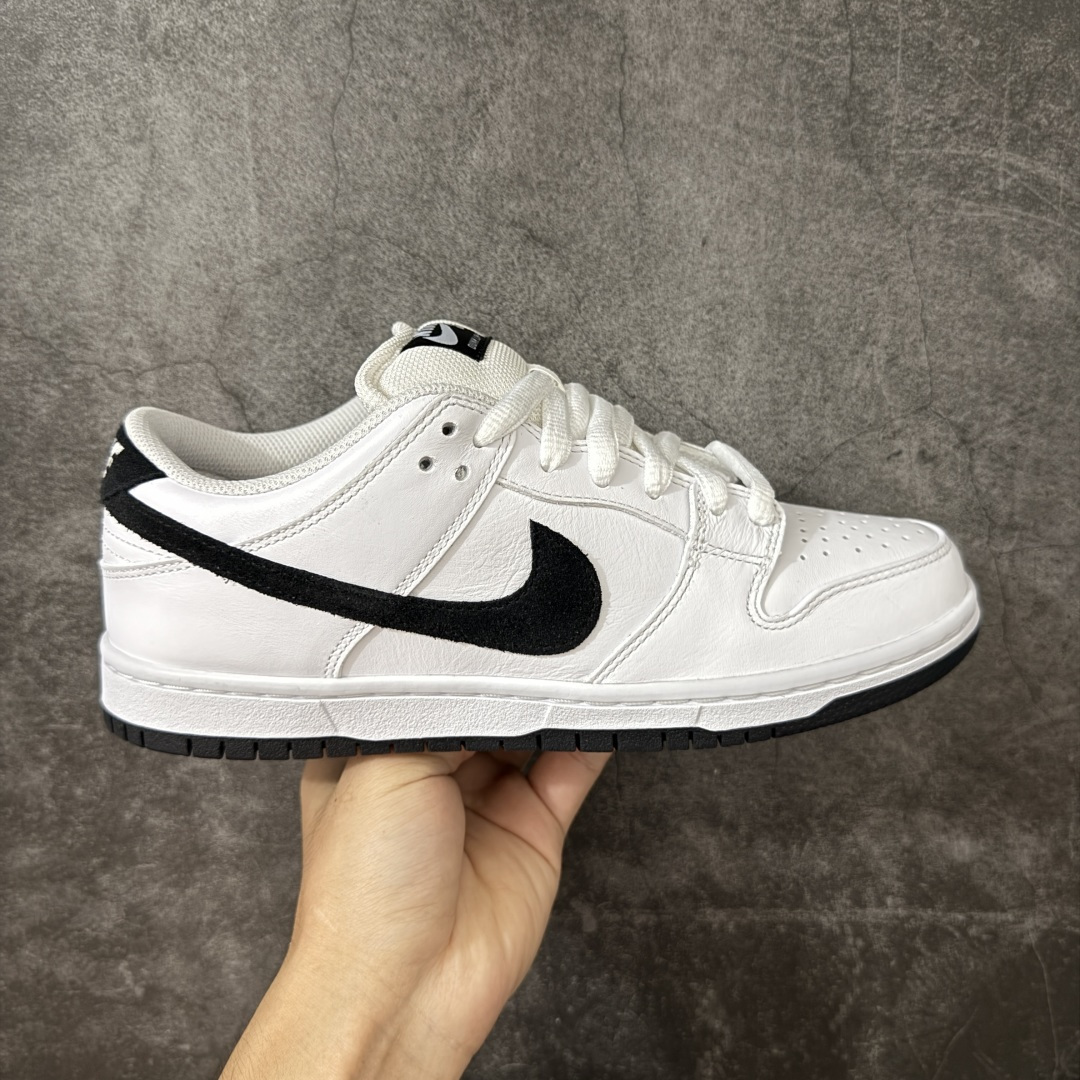 【N版纯原】Dunk SB Low 经典白黑 HF3704-100 纯原品质 无论清洁度 做工鞋型 用料 都是最高标准打造 原厂原档案开发，原盒原标，原厂头层皮料，官方原版设计，做工细节全方位比对原鞋。 尺码：35.5 36 36.5 37.5 38 38.5 39 40 40.5 41 42 42.5 43 44 44.5 45 46 47.5-选品中心