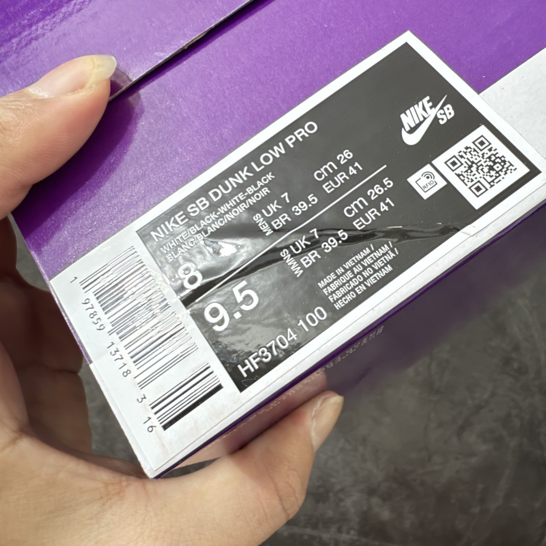 图片[9]-【N版纯原】Dunk SB Low 经典白黑 HF3704-100 纯原品质 无论清洁度 做工鞋型 用料 都是最高标准打造 原厂原档案开发，原盒原标，原厂头层皮料，官方原版设计，做工细节全方位比对原鞋。 尺码：35.5 36 36.5 37.5 38 38.5 39 40 40.5 41 42 42.5 43 44 44.5 45 46 47.5-选品中心