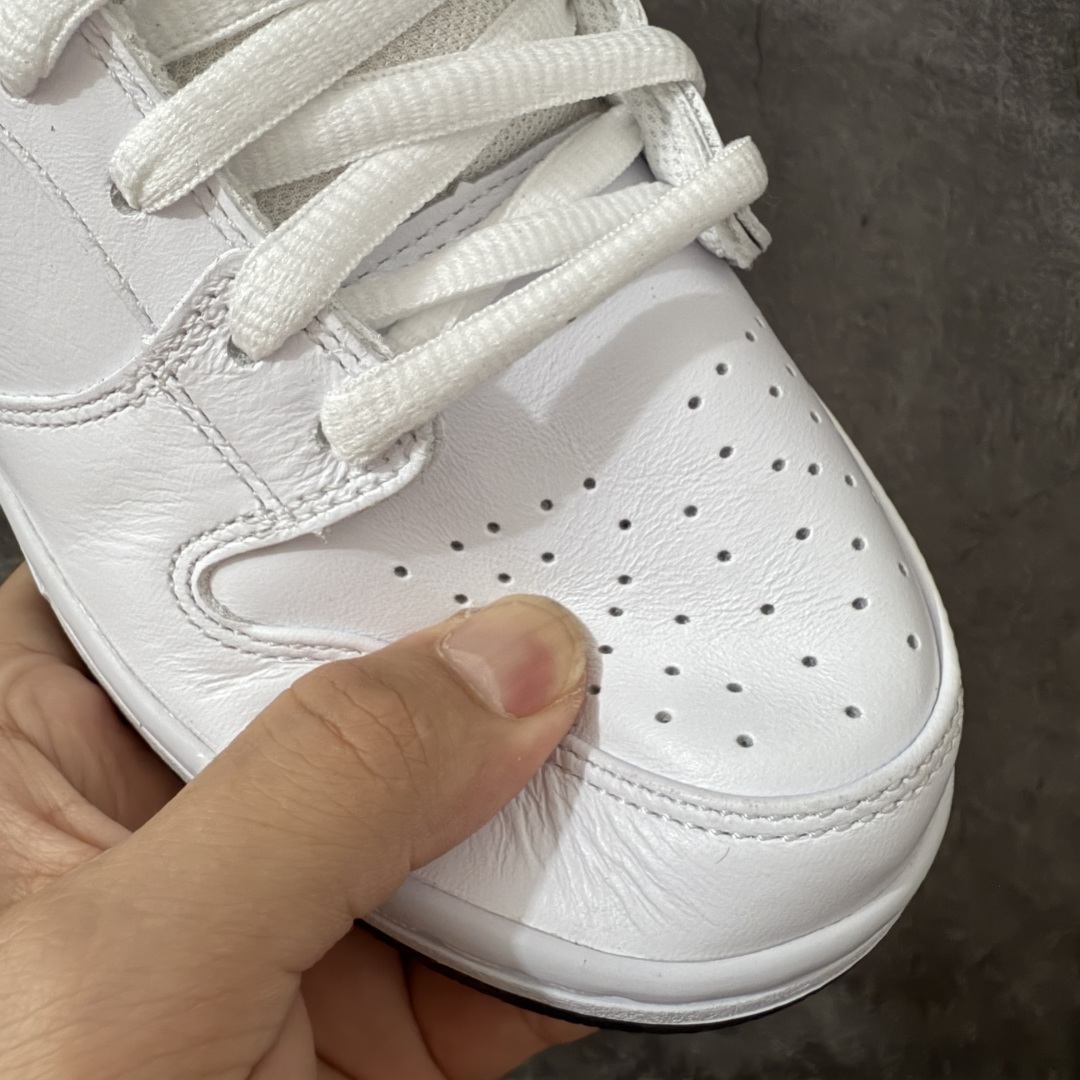 图片[4]-【N版纯原】Dunk SB Low 经典白黑 HF3704-100 纯原品质 无论清洁度 做工鞋型 用料 都是最高标准打造 原厂原档案开发，原盒原标，原厂头层皮料，官方原版设计，做工细节全方位比对原鞋。 尺码：35.5 36 36.5 37.5 38 38.5 39 40 40.5 41 42 42.5 43 44 44.5 45 46 47.5-选品中心