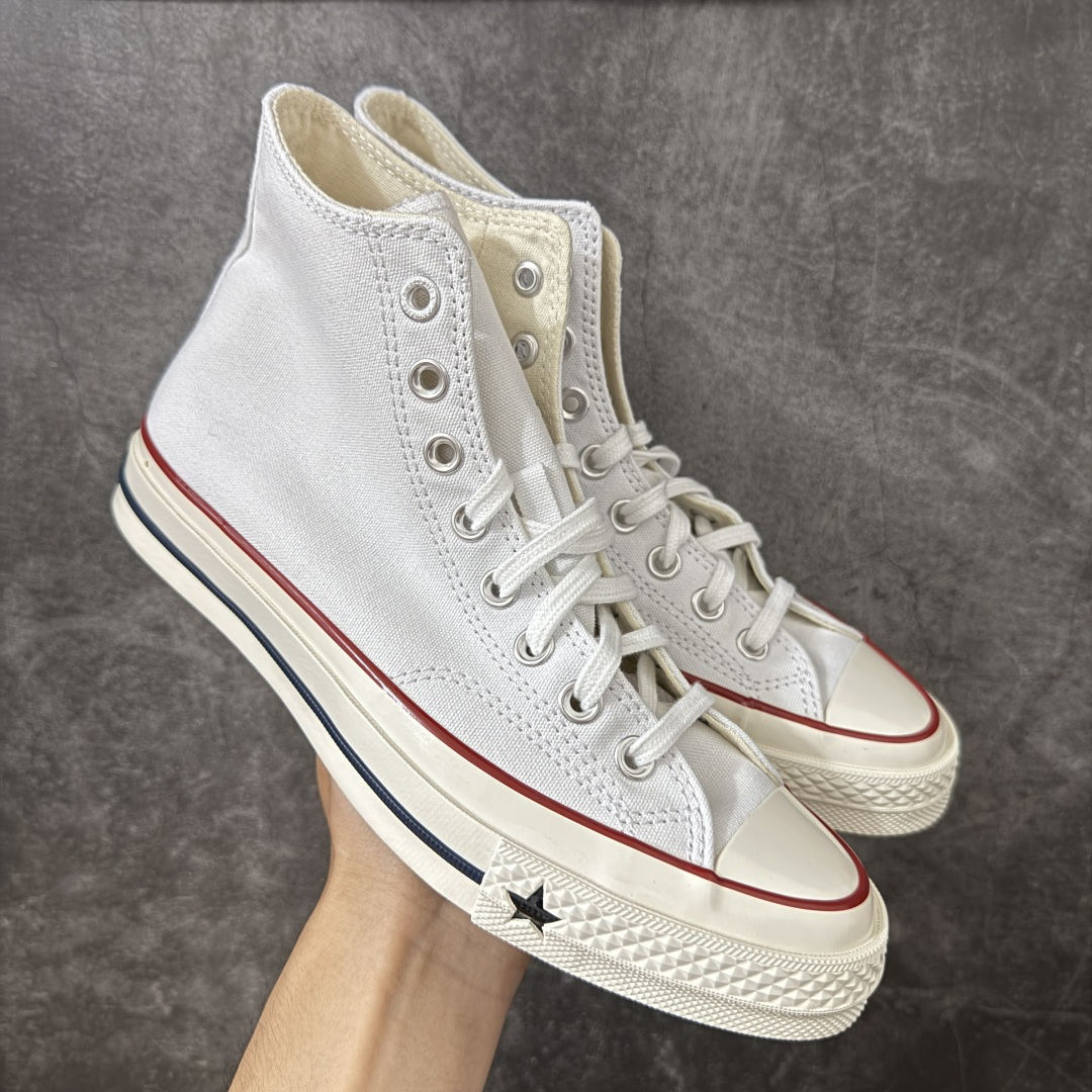 【虎扑2.0小头版】 Converse CHUCK 70 X 匡威1970s 舒适运动 高帮 帆布鞋 男女同款 白色 A24227C 全新开发 不仅仅为小鞋头 细节 材料 做工 全方位升级 经典永不过时 十年老厂出品 平台正品订单 超稳定的品控清洁度 全套原厂材料配置 原厂硫化工艺 油性扁平尖头 原厂楦头纸板数据 一体化超软蓝底加持 超软EVA鞋垫 后掌灰色缓震胶 脚感一比一还原 耐磨橡胶大底 越南产内外标 原盒黑色吊牌 超高清洁度 随意冲正 如有更好白送 尺码：35 36 36.5 37 37.5 38 39 39.5 40 41 41.5 42 42.5 43 44-选品中心