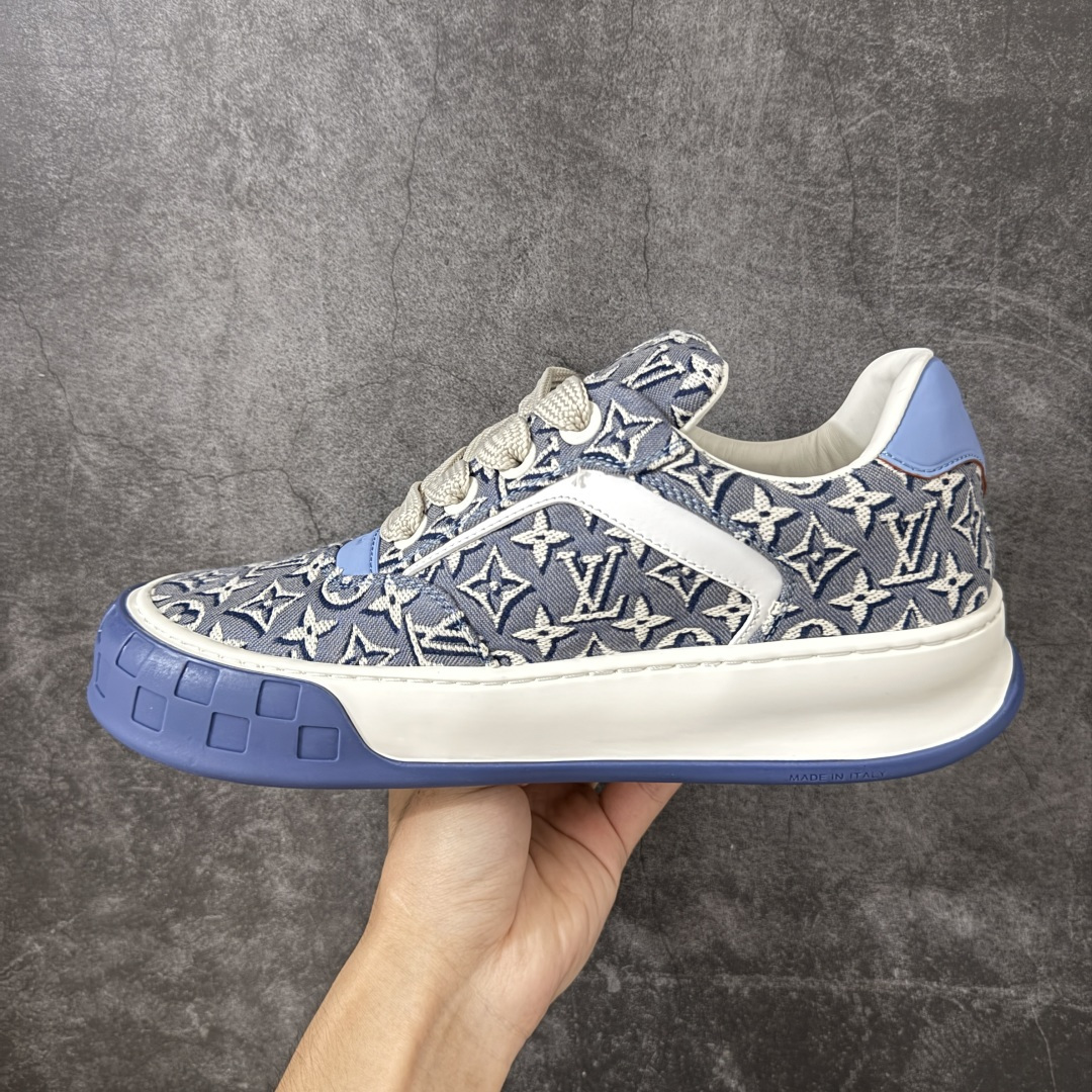 图片[2]-【HS顶级礼盒版】LV 路易威登LOUIS VUITTON Tilted Low Sneakers 倾斜系列低帮复古休闲运动文化百搭板鞋 2026早春款板鞋 饼干鞋 礼盒包装 私模开发大底 正确细节 原鞋原材料1：1打造 完美版型做工 欢迎对比市场任何品质的货品 广东原产 专业LV大厂出品 正确底 大底开发近半年 原楦型开发纸版 全鞋原材料打造 细节 针车 烫金 中底无可挑剔 包装说明书防尘布袋物件(附送官方快递加固牛皮纸外盒!!)# 尺码：39 40 41 42 43 44 45 46-选品中心