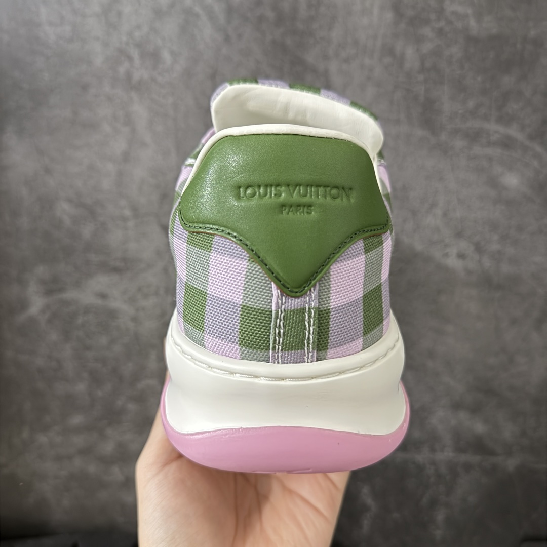 图片[4]-【HS顶级礼盒版】LV 路易威登LOUIS VUITTON Tilted Low Sneakers 倾斜系列低帮复古休闲运动文化百搭板鞋 2026早春款板鞋 饼干鞋 礼盒包装 私模开发大底 正确细节 原鞋原材料1：1打造 完美版型做工 欢迎对比市场任何品质的货品 广东原产 专业LV大厂出品 正确底 大底开发近半年 原楦型开发纸版 全鞋原材料打造 细节 针车 烫金 中底无可挑剔 包装说明书防尘布袋物件(附送官方快递加固牛皮纸外盒!!)# 尺码：39 40 41 42 43 44 45 46-选品中心