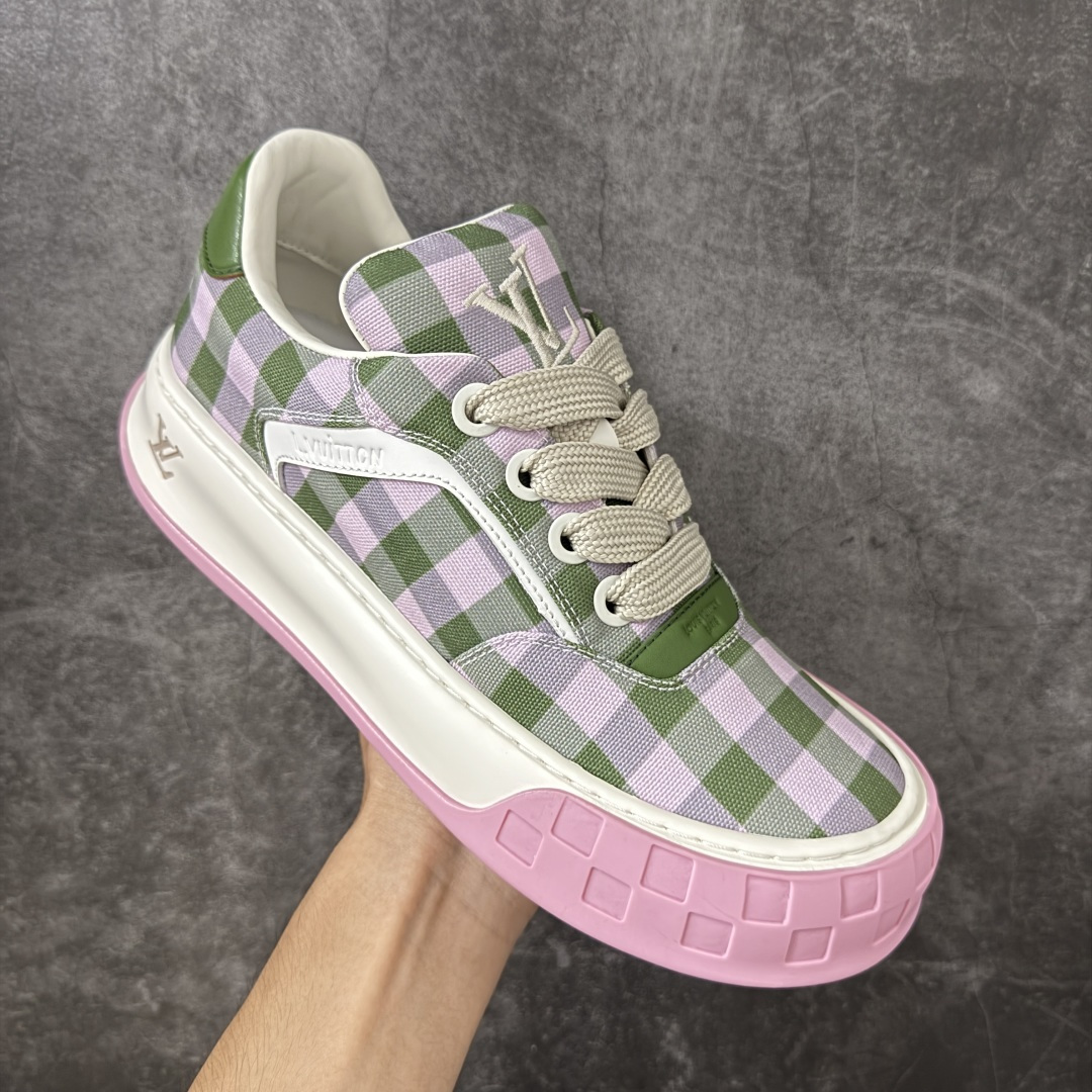图片[3]-【HS顶级礼盒版】LV 路易威登LOUIS VUITTON Tilted Low Sneakers 倾斜系列低帮复古休闲运动文化百搭板鞋 2026早春款板鞋 饼干鞋 礼盒包装 私模开发大底 正确细节 原鞋原材料1：1打造 完美版型做工 欢迎对比市场任何品质的货品 广东原产 专业LV大厂出品 正确底 大底开发近半年 原楦型开发纸版 全鞋原材料打造 细节 针车 烫金 中底无可挑剔 包装说明书防尘布袋物件(附送官方快递加固牛皮纸外盒!!)# 尺码：39 40 41 42 43 44 45 46-选品中心