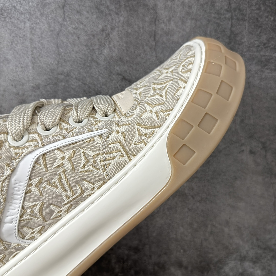 图片[6]-【HS顶级礼盒版】LV 路易威登LOUIS VUITTON Tilted Low Sneakers 倾斜系列低帮复古休闲运动文化百搭板鞋 2026早春款板鞋 饼干鞋 礼盒包装 私模开发大底 正确细节 原鞋原材料1：1打造 完美版型做工 欢迎对比市场任何品质的货品 广东原产 专业LV大厂出品 正确底 大底开发近半年 原楦型开发纸版 全鞋原材料打造 细节 针车 烫金 中底无可挑剔 包装说明书防尘布袋物件(附送官方快递加固牛皮纸外盒!!)# 尺码：39 40 41 42 43 44 45 46-选品中心