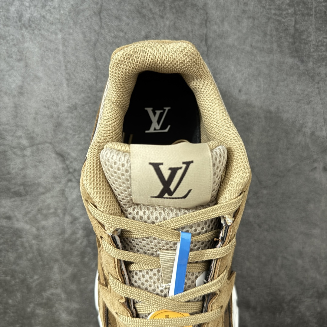 图片[8]-【公司级礼盒版】Lv Tatic Runner Tatic Runner系列厚底老爹鞋 高奢运动鞋 顶级莞产大厂出品👏 是品牌近年推出的复古运动风鞋款 主打街头潮流与日常穿搭结合的风格 鞋身侧面带有醒目的字母标识 后跟处印有\”VUITTON\”字样 辨识度拉满 采用锯齿状防滑橡胶大底 搭配加厚中底 自带增高效果的同时 也提供了优秀的抓地力和缓震性能，适配日常通勤、城市漫步等多种场景 ■面料： 原版进口绒面皮革＋透气网眼 ■内里：原版定制透气网里 ■鞋底：原版开模双色TPU组合底 ■底厚：5CM ■货号： 3732 ■尺码： 40 41 42 43 44 45-选品中心