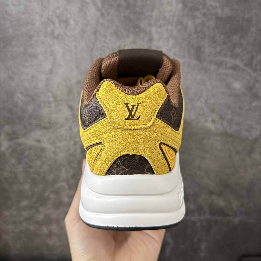图片[4]-【公司级礼盒版】Lv Tatic Runner Tatic Runner系列厚底老爹鞋 高奢运动鞋 顶级莞产大厂出品👏 是品牌近年推出的复古运动风鞋款 主打街头潮流与日常穿搭结合的风格 鞋身侧面带有醒目的字母标识 后跟处印有\”VUITTON\”字样 辨识度拉满 采用锯齿状防滑橡胶大底 搭配加厚中底 自带增高效果的同时 也提供了优秀的抓地力和缓震性能，适配日常通勤、城市漫步等多种场景 ■面料： 原版进口绒面皮革＋透气网眼 ■内里：原版定制透气网里 ■鞋底：原版开模双色TPU组合底 ■底厚：5CM ■货号： 3732 ■尺码： 40 41 42 43 44 45-选品中心