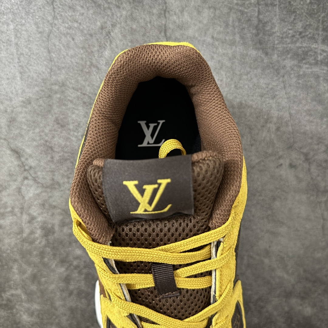 图片[8]-【公司级礼盒版】Lv Tatic Runner Tatic Runner系列厚底老爹鞋 高奢运动鞋 顶级莞产大厂出品👏 是品牌近年推出的复古运动风鞋款 主打街头潮流与日常穿搭结合的风格 鞋身侧面带有醒目的字母标识 后跟处印有\”VUITTON\”字样 辨识度拉满 采用锯齿状防滑橡胶大底 搭配加厚中底 自带增高效果的同时 也提供了优秀的抓地力和缓震性能，适配日常通勤、城市漫步等多种场景 ■面料： 原版进口绒面皮革＋透气网眼 ■内里：原版定制透气网里 ■鞋底：原版开模双色TPU组合底 ■底厚：5CM ■货号： 3732 ■尺码： 40 41 42 43 44 45-选品中心