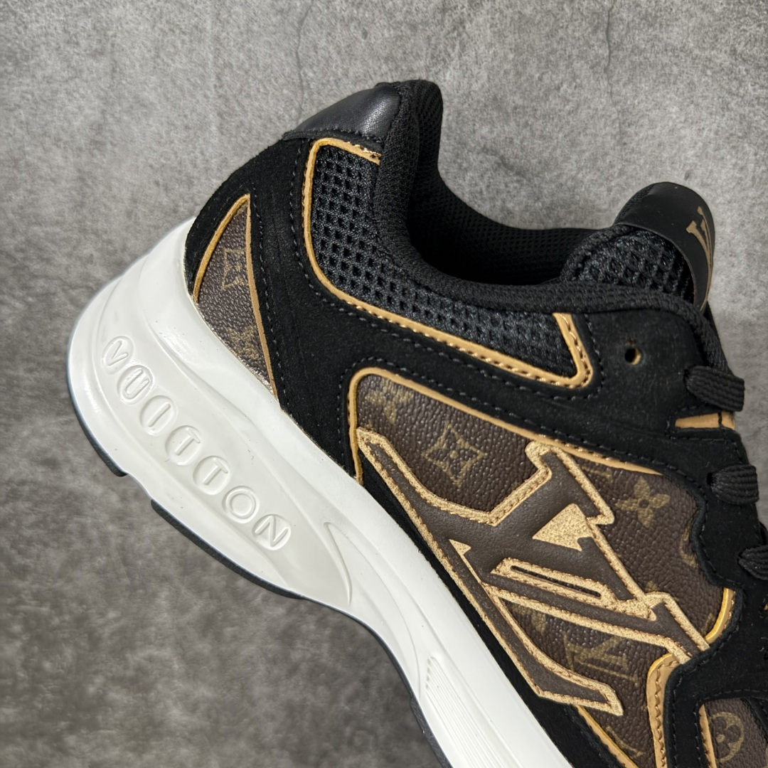 图片[7]-【公司级礼盒版】Lv Tatic Runner Tatic Runner系列厚底老爹鞋 高奢运动鞋 顶级莞产大厂出品👏 是品牌近年推出的复古运动风鞋款 主打街头潮流与日常穿搭结合的风格 鞋身侧面带有醒目的字母标识 后跟处印有\”VUITTON\”字样 辨识度拉满 采用锯齿状防滑橡胶大底 搭配加厚中底 自带增高效果的同时 也提供了优秀的抓地力和缓震性能，适配日常通勤、城市漫步等多种场景 ■面料： 原版进口绒面皮革＋透气网眼 ■内里：原版定制透气网里 ■鞋底：原版开模双色TPU组合底 ■底厚：5CM ■货号： 3732 ■尺码： 40 41 42 43 44 45-选品中心