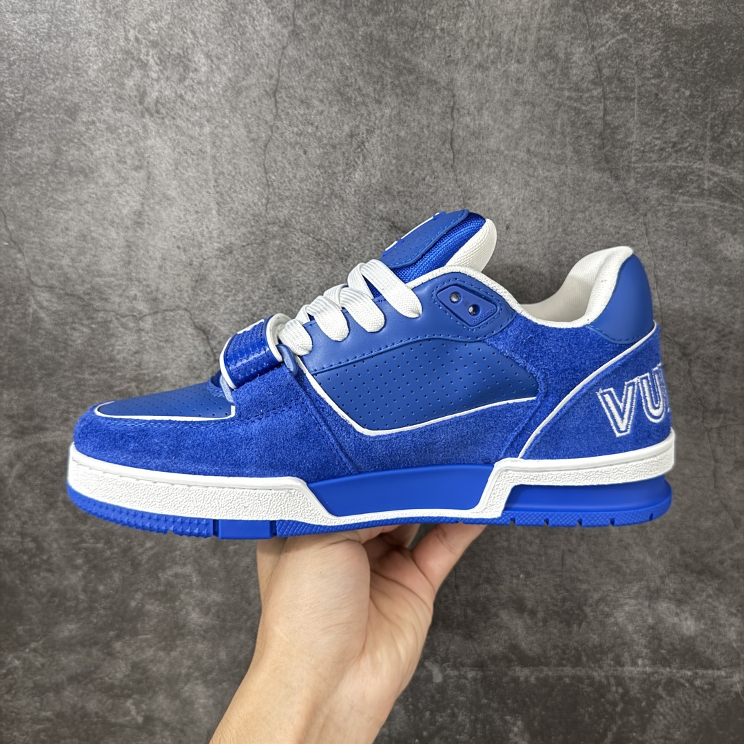 图片[2]-【YS纯原】LOUIS VUITTON 路易威登 LV Trainer 顶货芯片代购版本 原版购入开发 ✦ 光滑牛皮革描绘Monogram图案，复古篮球灵感启发 ✦ #54标识追溯品牌诞生的1854年，细节满载 ✦ 原版定制进口头层牛皮鞋面，质感在线 ✦ 原版定制透气网里，清爽不闷脚 ✦ 原版开模防滑T材质大底，耐磨稳定 ✦ 底厚3CM，自然增高不笨重 ✦ 配送精美包装，零瑕疵工艺 尺码：39-45-选品中心