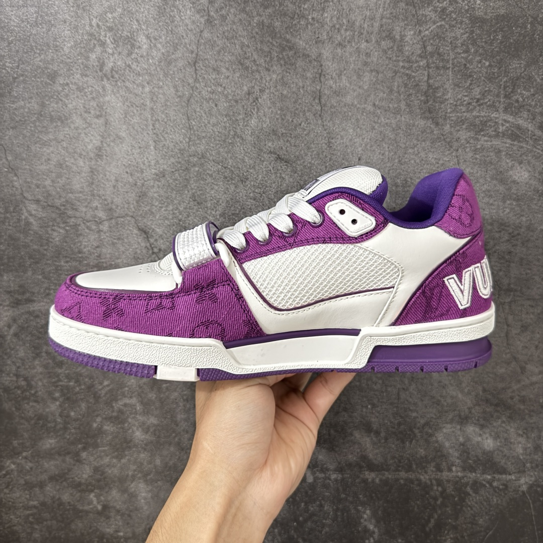 图片[2]-【YS纯原】LOUIS VUITTON 路易威登 LV Trainer 顶货芯片代购版本 原版购入开发 ✦ 光滑牛皮革描绘Monogram图案，复古篮球灵感启发 ✦ #54标识追溯品牌诞生的1854年，细节满载 ✦ 原版定制进口头层牛皮鞋面，质感在线 ✦ 原版定制透气网里，清爽不闷脚 ✦ 原版开模防滑T材质大底，耐磨稳定 ✦ 底厚3CM，自然增高不笨重 ✦ 配送精美包装，零瑕疵工艺 尺码：39-45-选品中心
